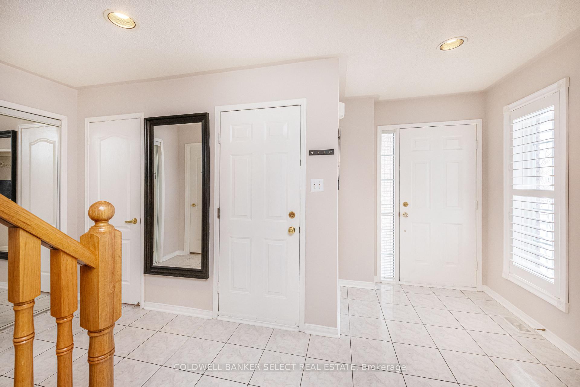 Photo 4 of 29 Autumn Oak Court, Caledon, Bolton East — HOMEH