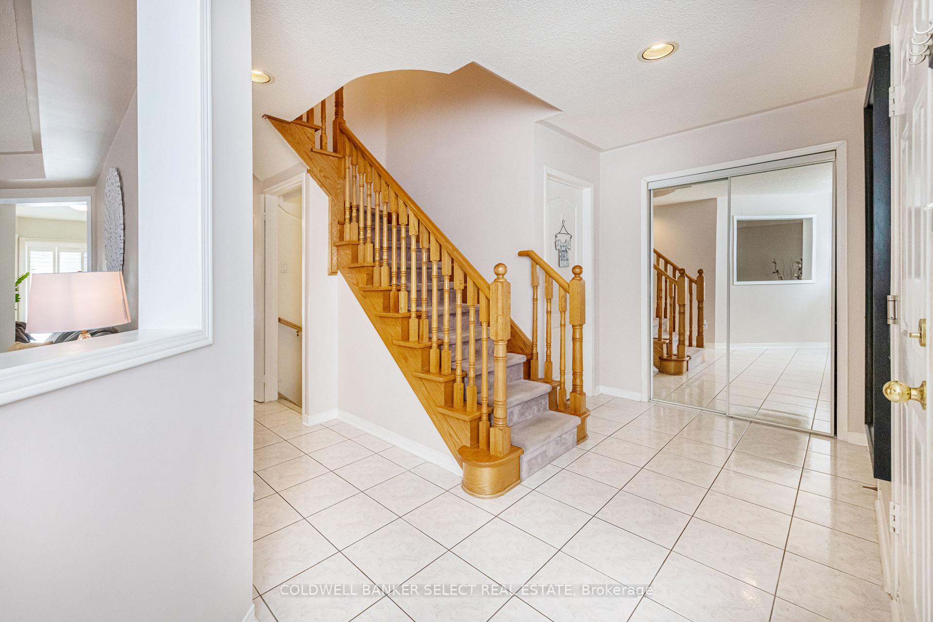 Photo 5 of 29 Autumn Oak Court, Caledon, Bolton East — HOMEH