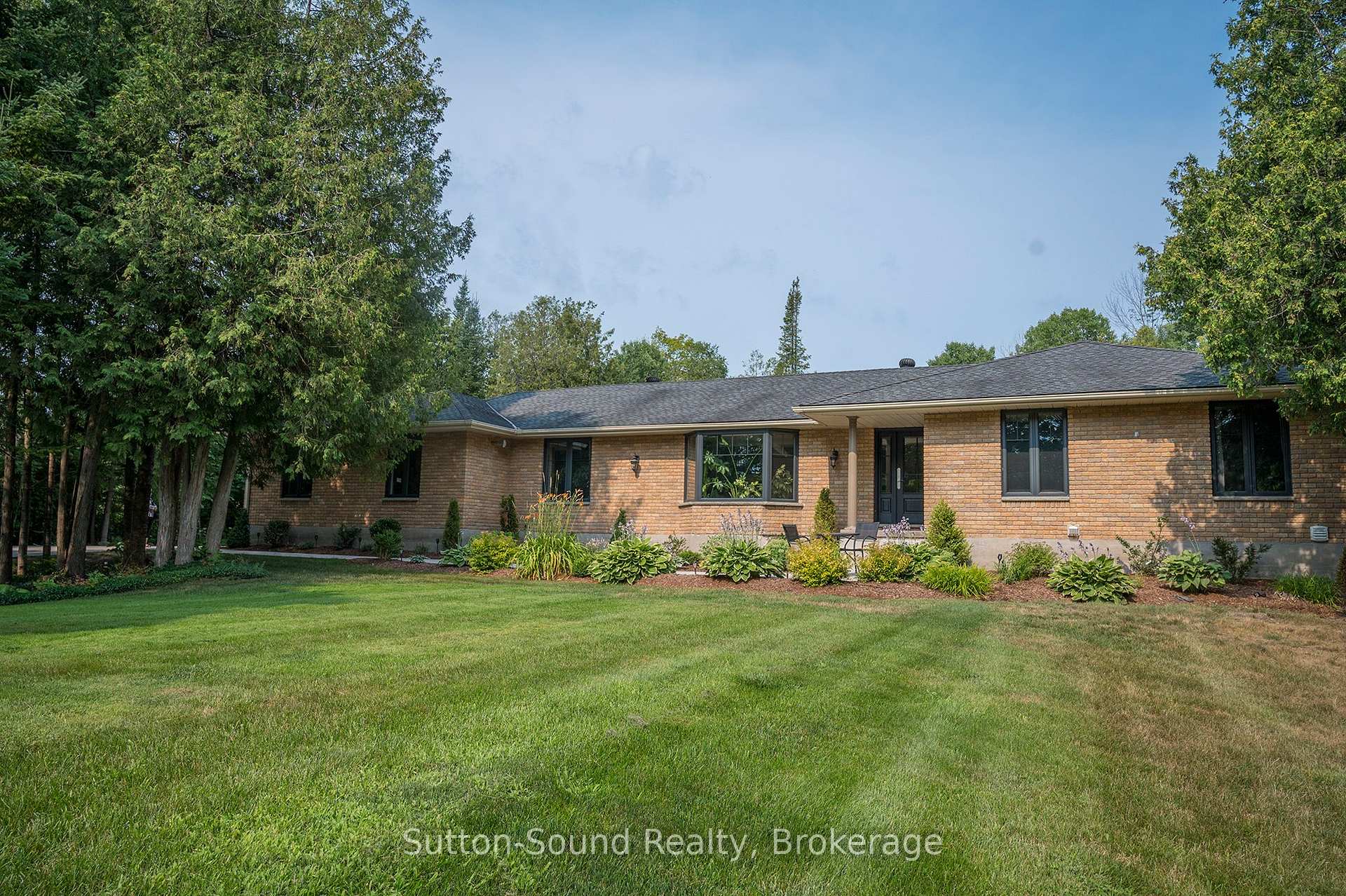 Front of 286 Balmy Beach Road N