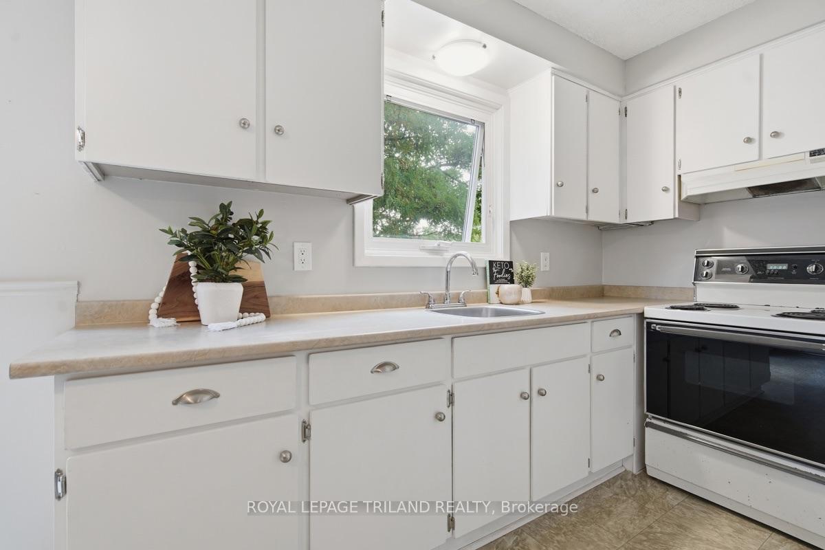 Photo 14 of 59 Kintail Crescent, London, South Y — HOMEH
