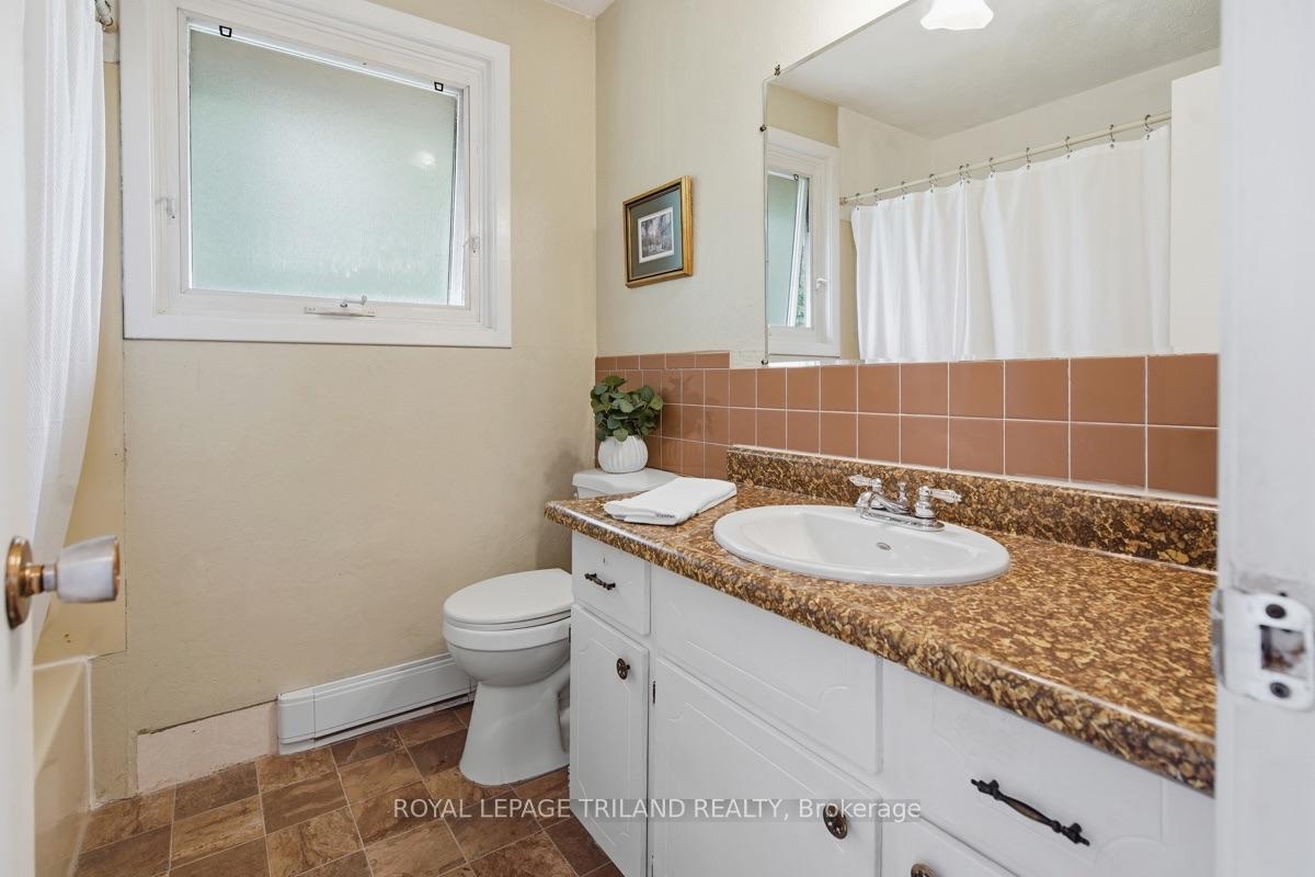 Photo 21 of 59 Kintail Crescent, London, South Y — HOMEH