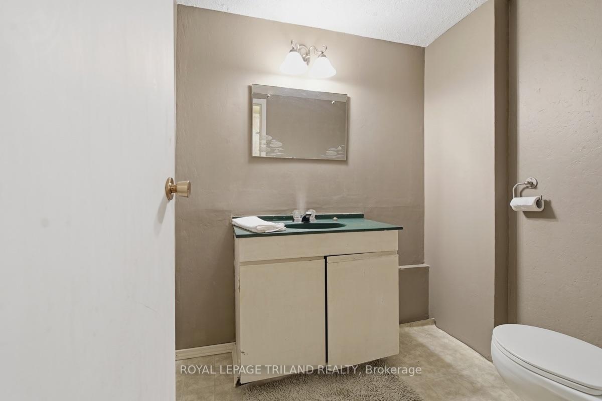 Photo 27 of 59 Kintail Crescent, London, South Y — HOMEH