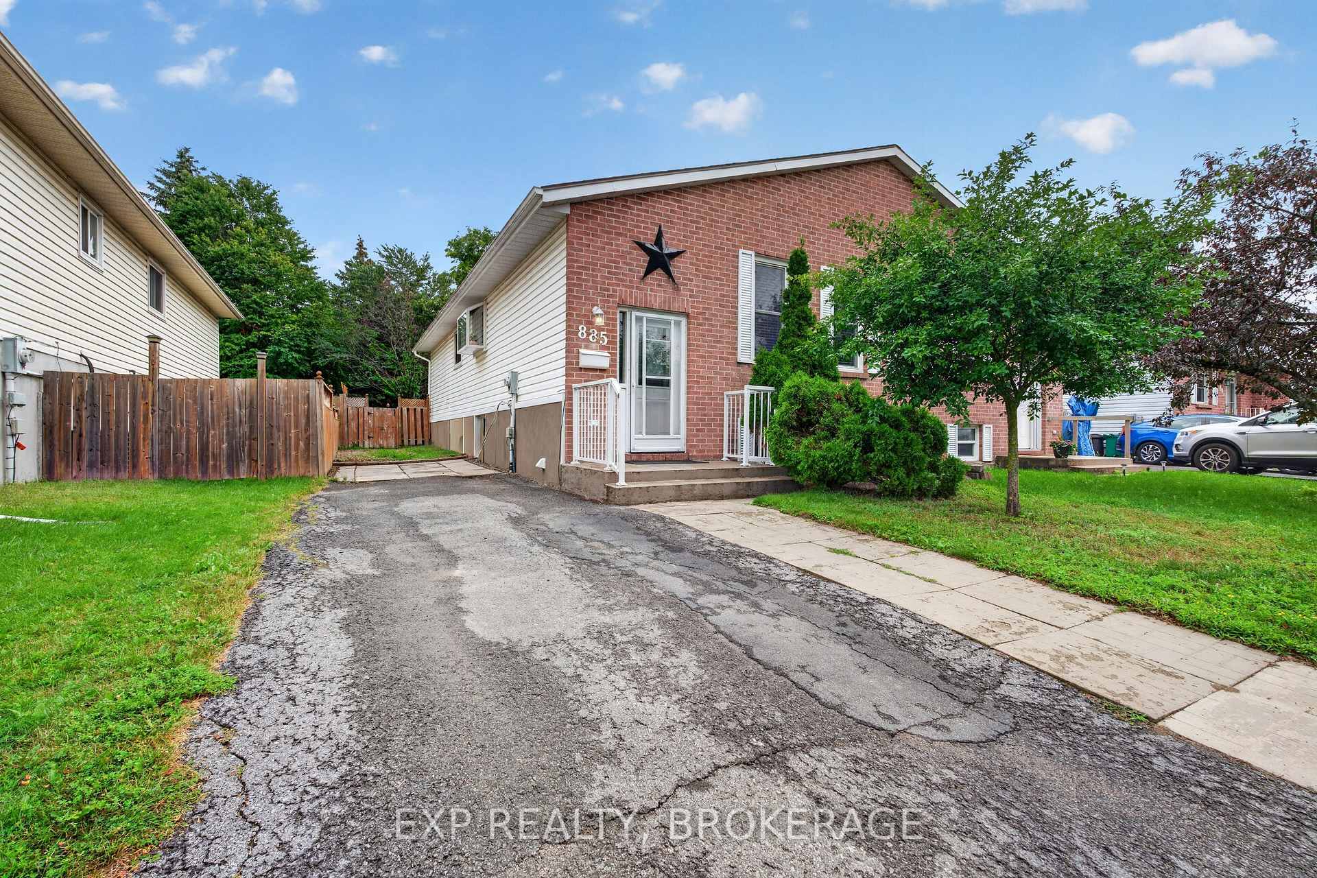 Photo 1 of 885 Larchwood Crescent, Kingston, City Northwest — HOMEH