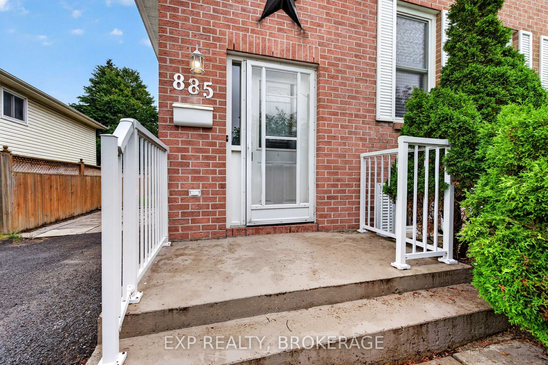 Photo 4 of 885 Larchwood Crescent, Kingston, City Northwest — HOMEH