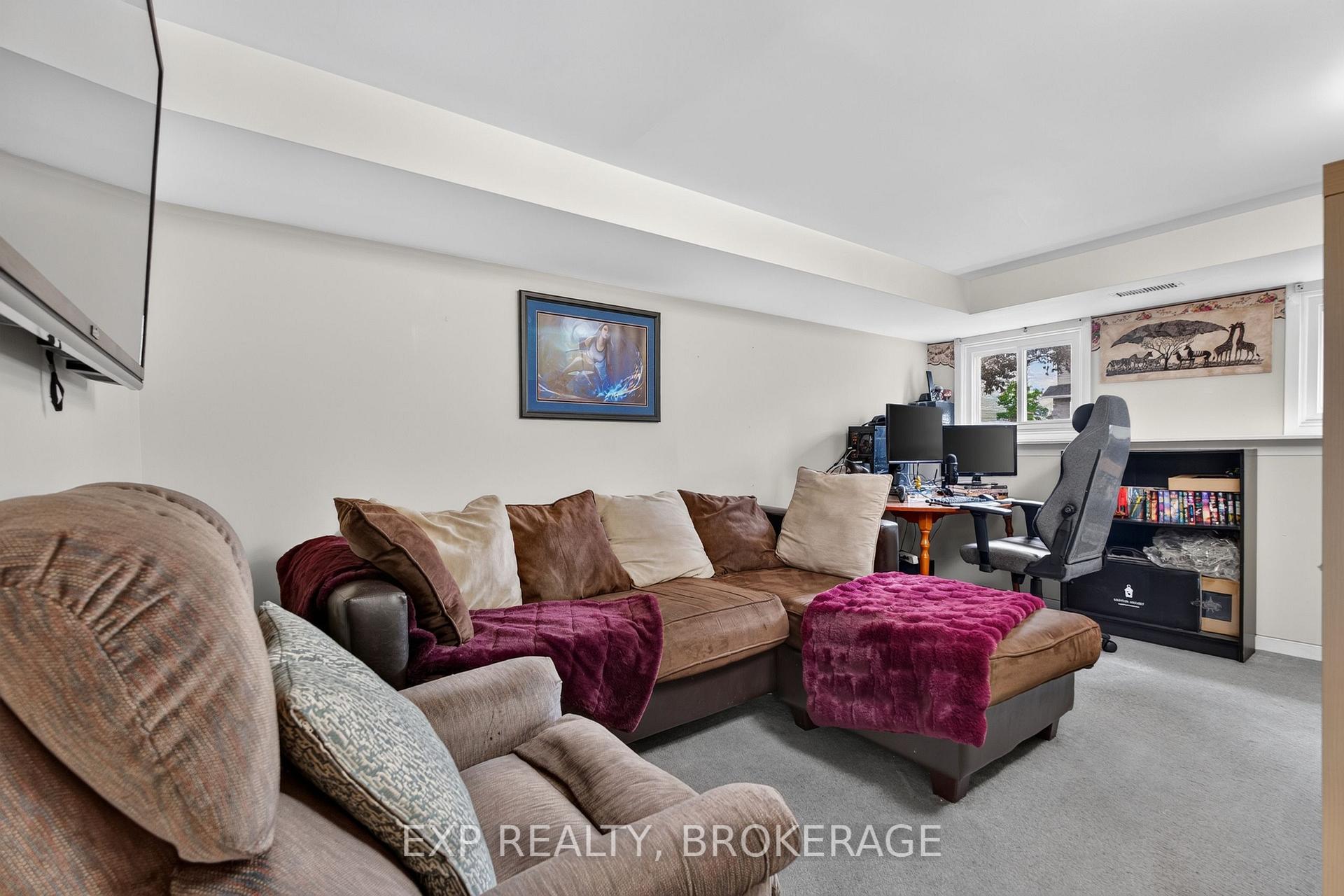Photo 24 of 885 Larchwood Crescent, Kingston, City Northwest — HOMEH