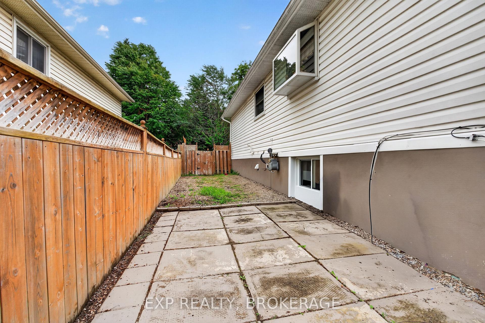 Photo 29 of 885 Larchwood Crescent, Kingston, City Northwest — HOMEH