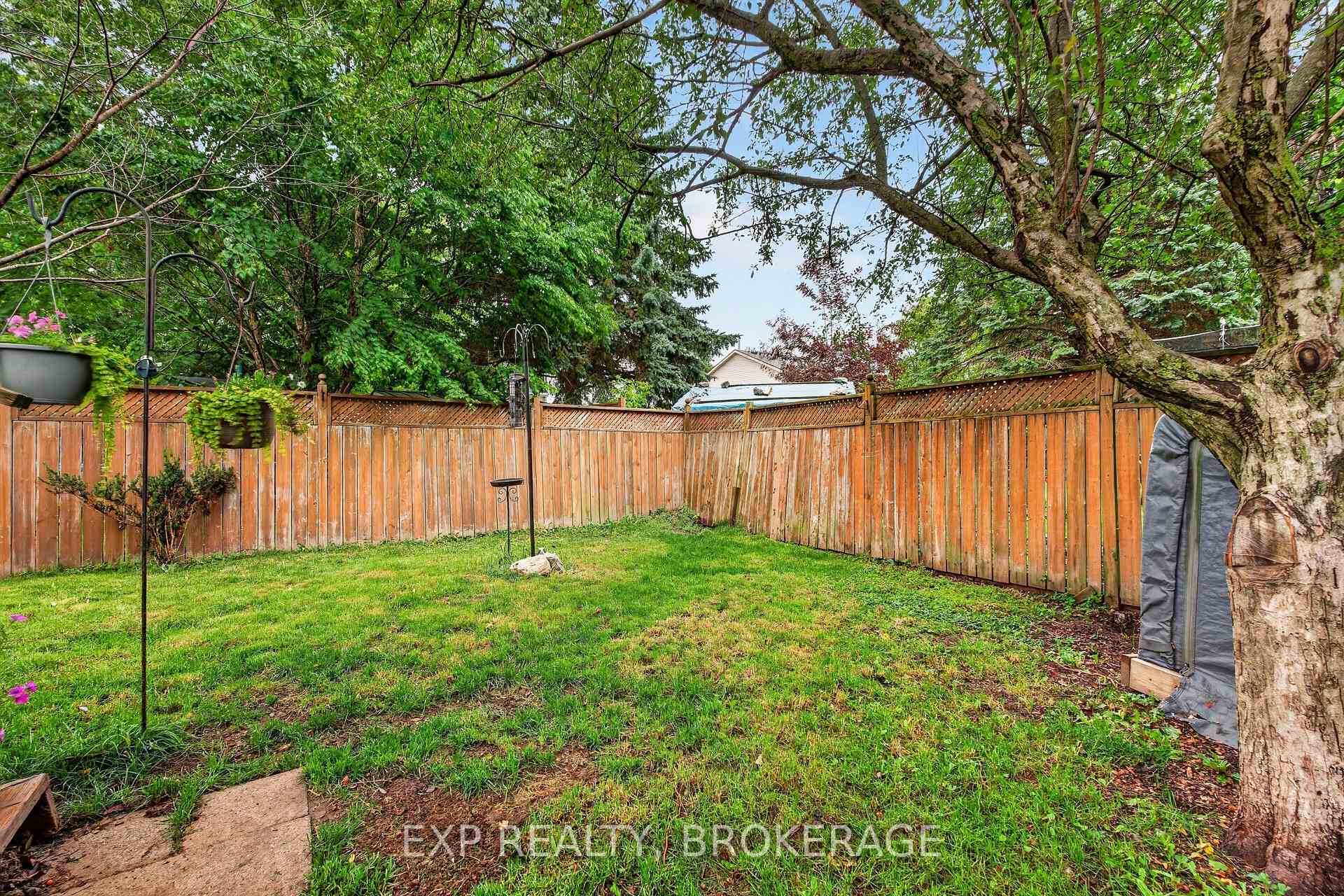 Photo 33 of 885 Larchwood Crescent, Kingston, City Northwest — HOMEH