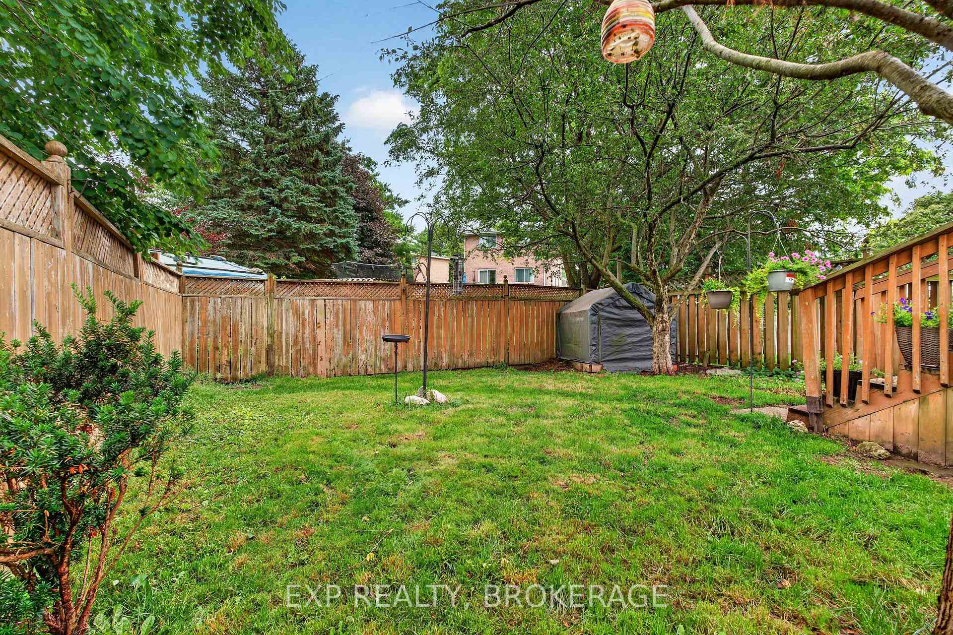 Photo 35 of 885 Larchwood Crescent, Kingston, City Northwest — HOMEH