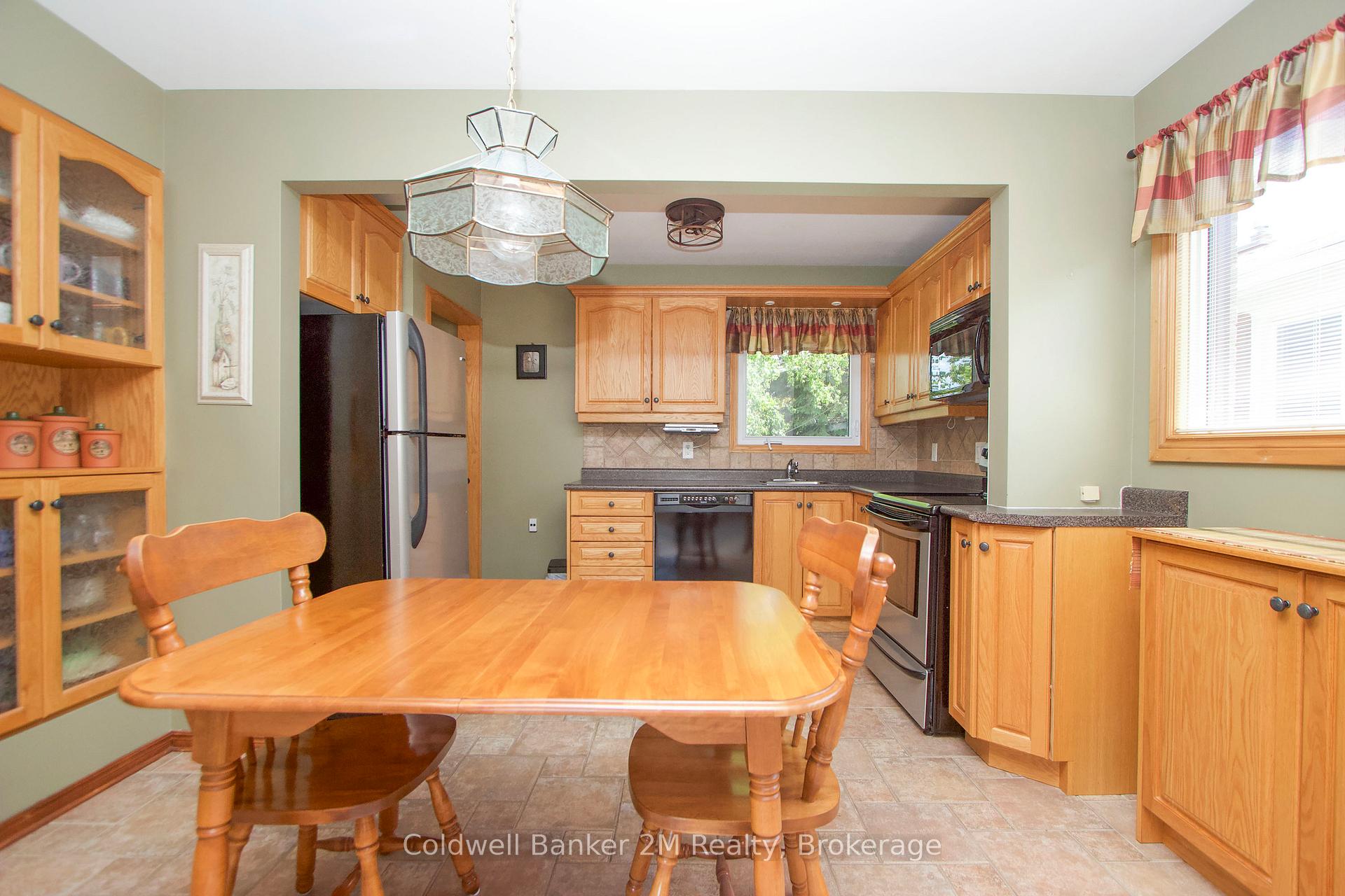 Photo 5 of 453 Rosmere Street, Oshawa, McLaughlin — HOMEH