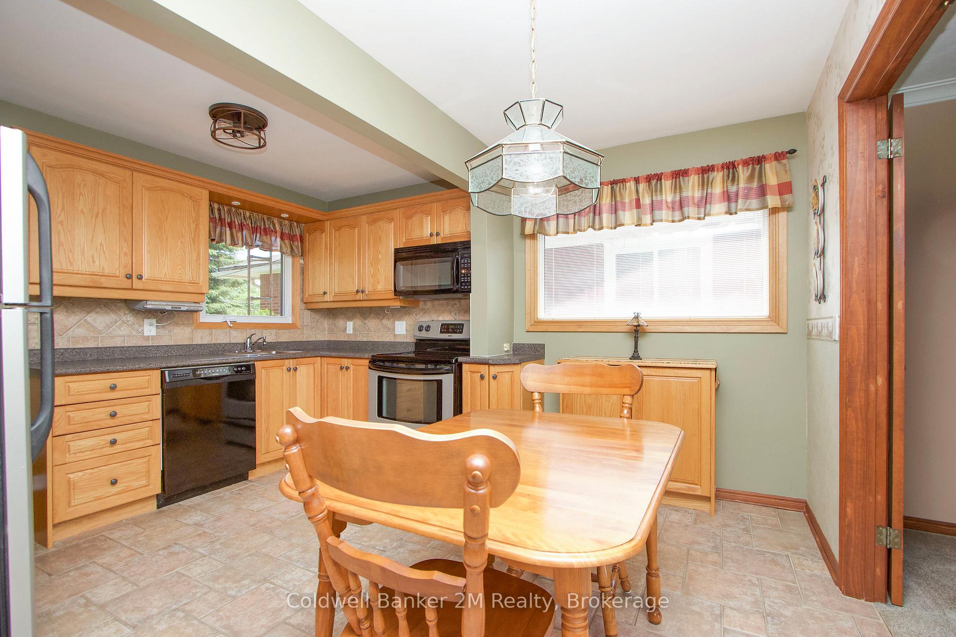 Photo 6 of 453 Rosmere Street, Oshawa, McLaughlin — HOMEH