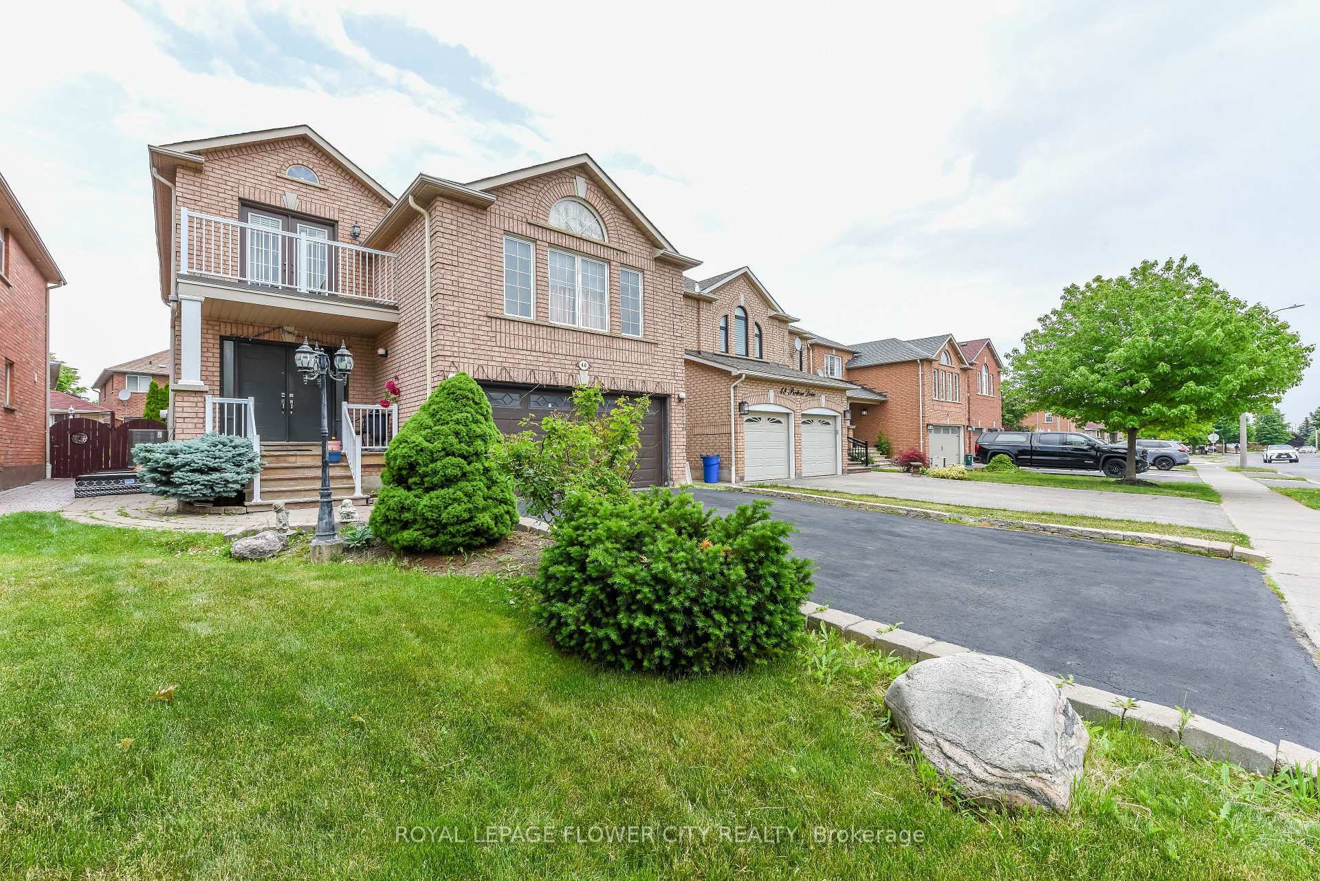 Photo 2 of 46 Pertosa Drive, Brampton, Fletcher's Meadow — HOMEH