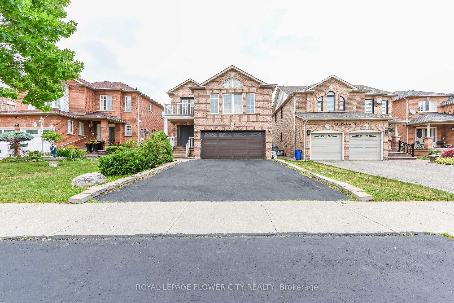 Photo 3 of 46 Pertosa Drive, Brampton, Fletcher's Meadow — HOMEH