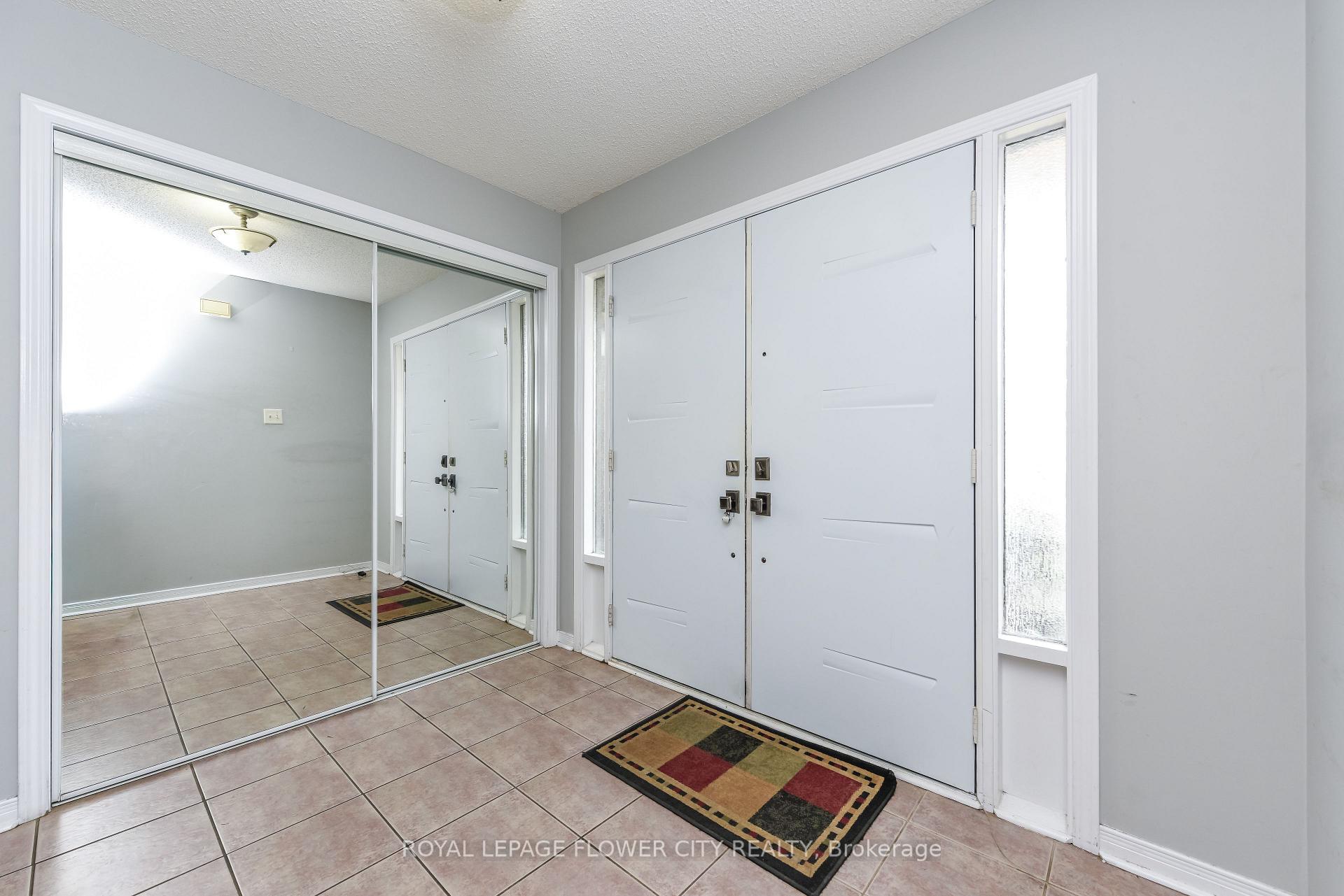 Photo 5 of 46 Pertosa Drive, Brampton, Fletcher's Meadow — HOMEH