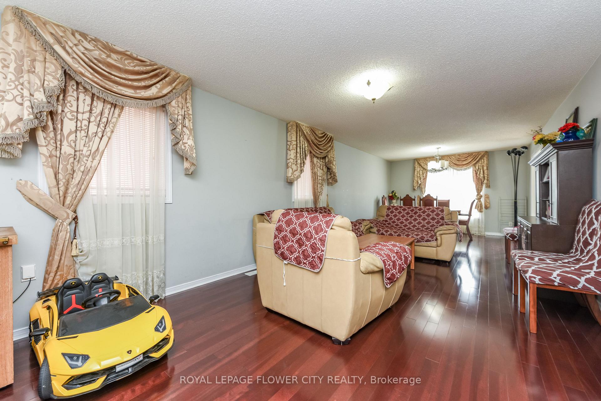 Photo 8 of 46 Pertosa Drive, Brampton, Fletcher's Meadow — HOMEH