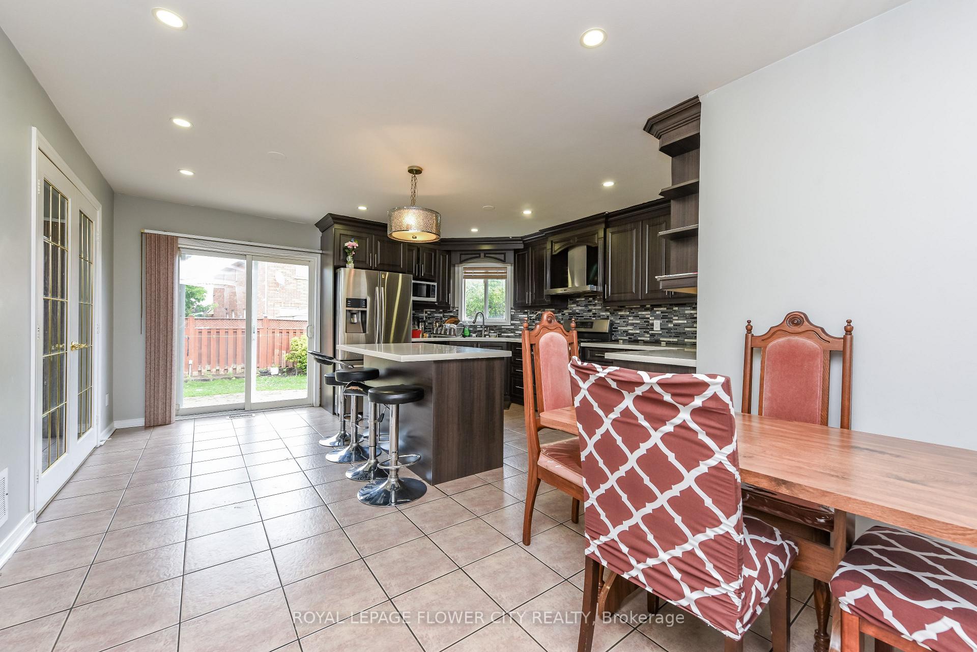 Photo 11 of 46 Pertosa Drive, Brampton, Fletcher's Meadow — HOMEH