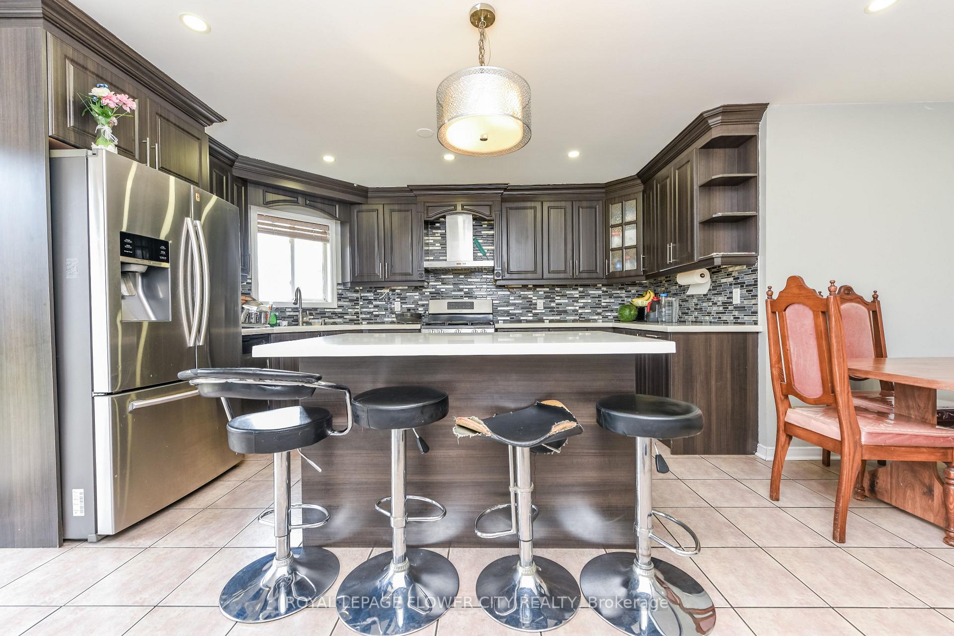 Photo 12 of 46 Pertosa Drive, Brampton, Fletcher's Meadow — HOMEH