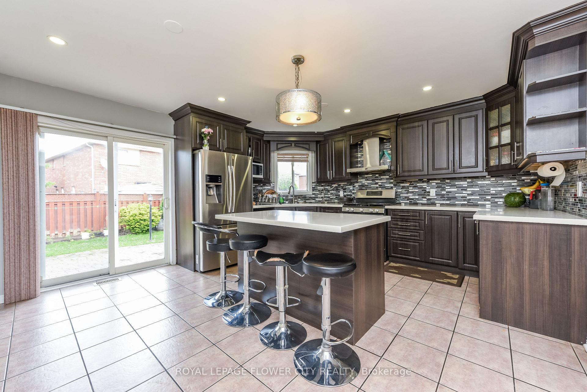 Photo 13 of 46 Pertosa Drive, Brampton, Fletcher's Meadow — HOMEH