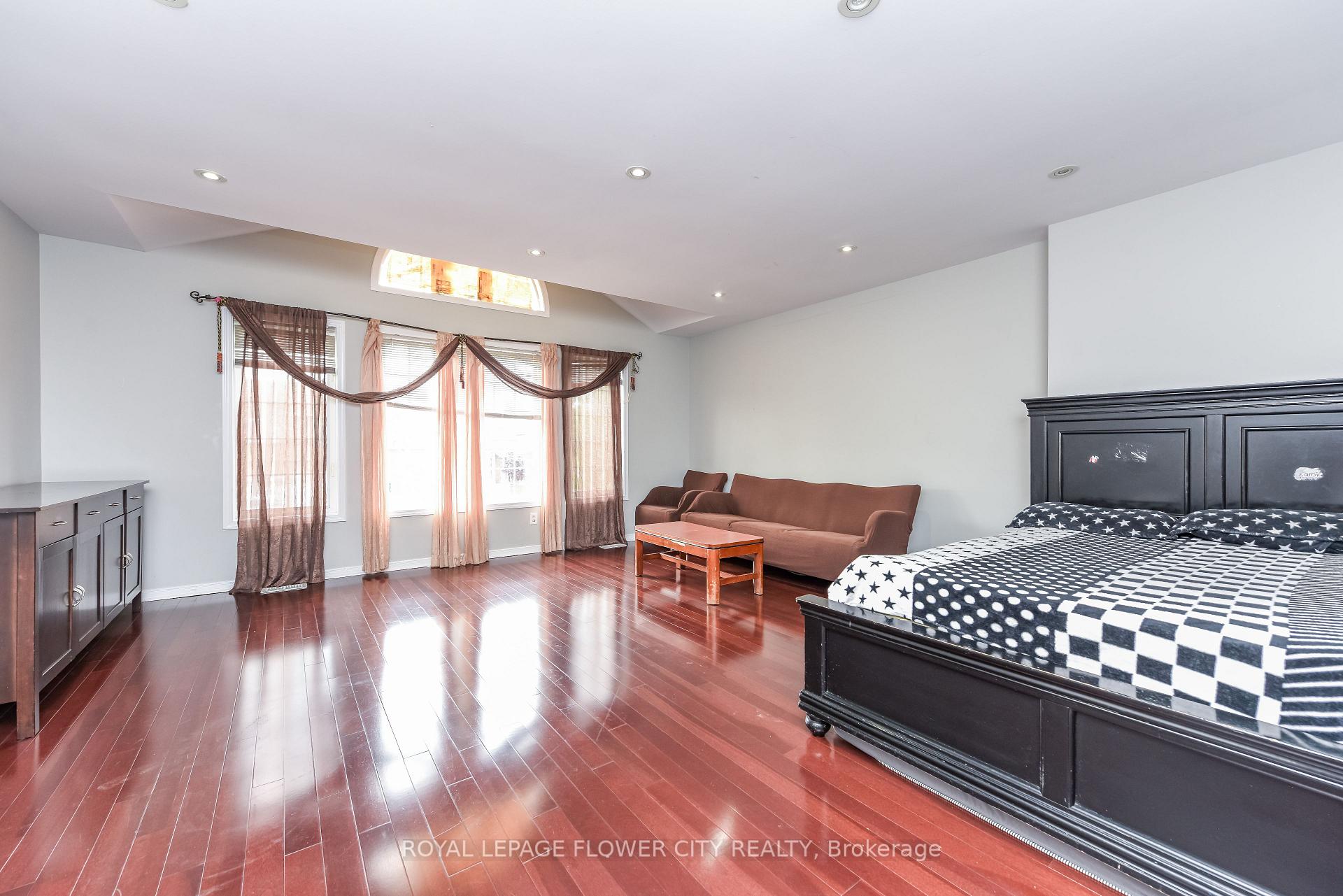 Photo 16 of 46 Pertosa Drive, Brampton, Fletcher's Meadow — HOMEH