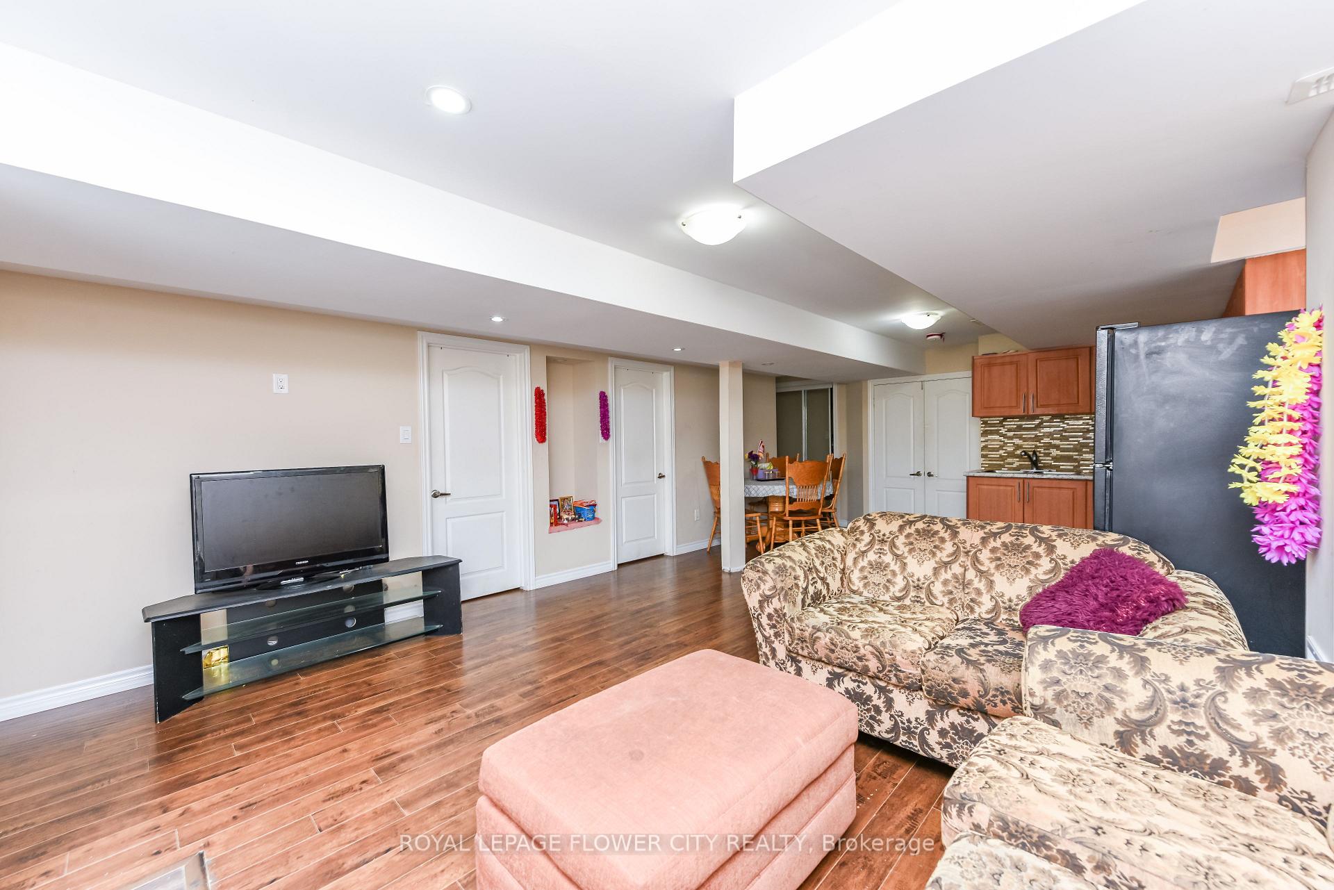 Photo 38 of 46 Pertosa Drive, Brampton, Fletcher's Meadow — HOMEH