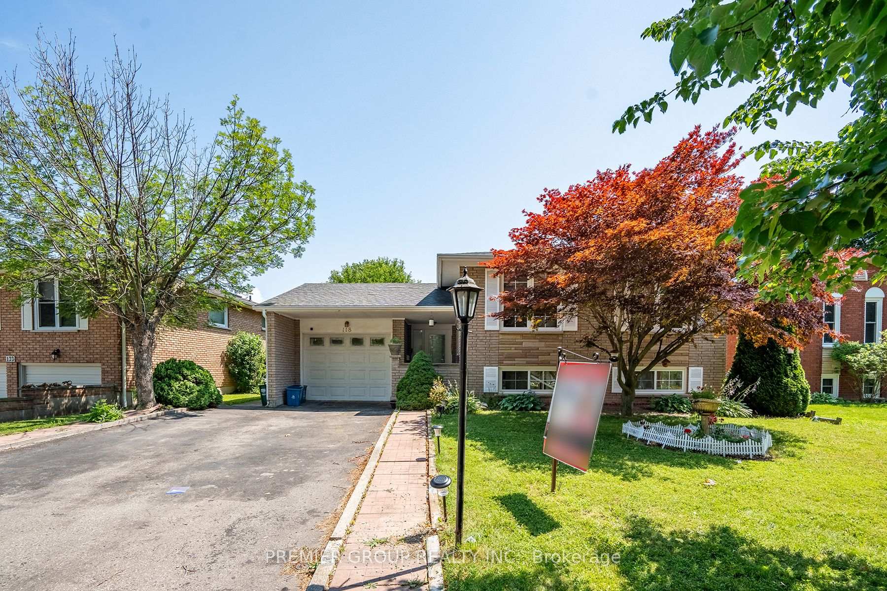 Front of 118 Bridlewood Drive