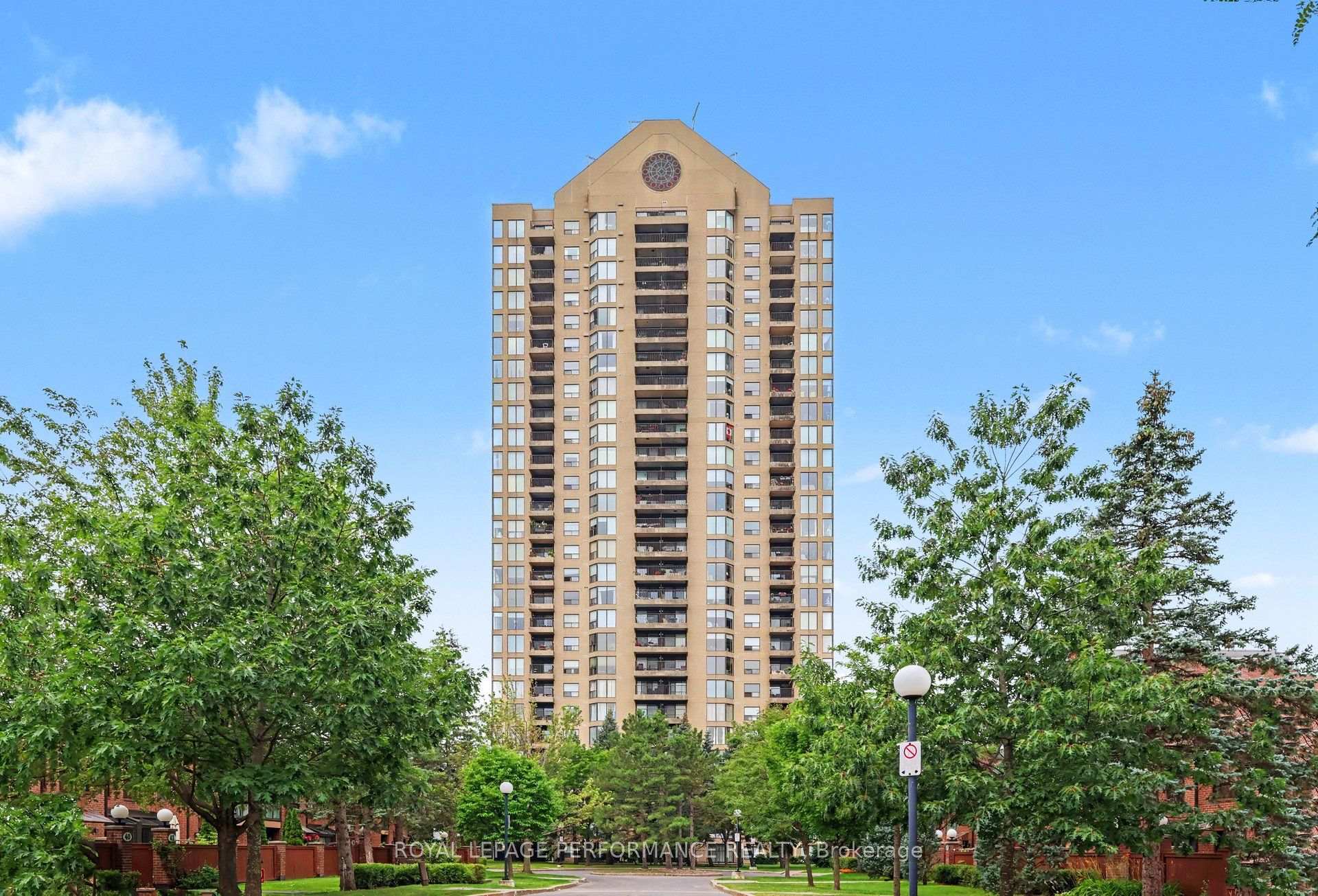 Photo 1 of Unit 2702, 545 St Laurent Boulevard, Ottawa, Viscount Alexander Park — HOMEH