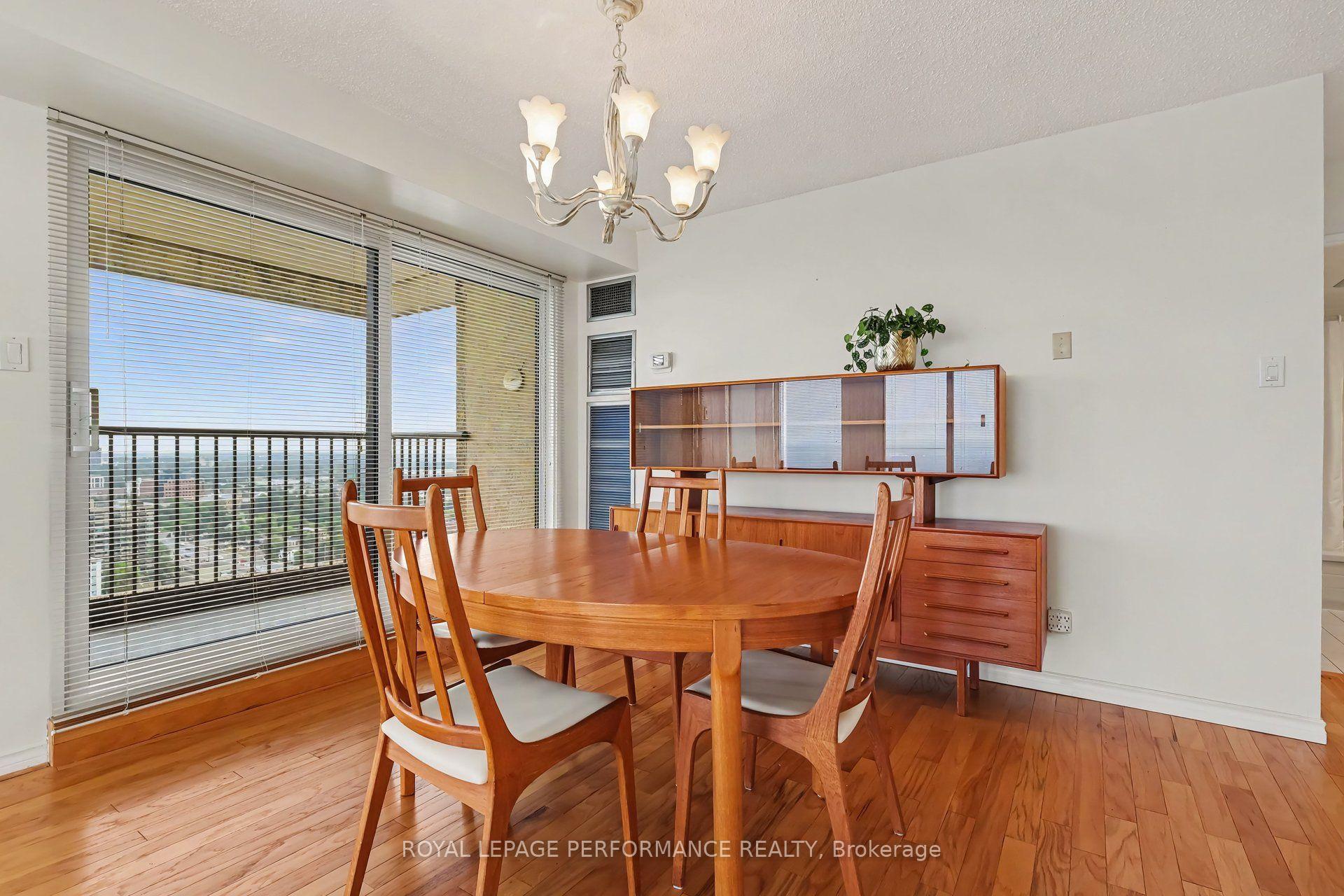 Photo 6 of Unit 2702, 545 St Laurent Boulevard, Ottawa, Viscount Alexander Park — HOMEH