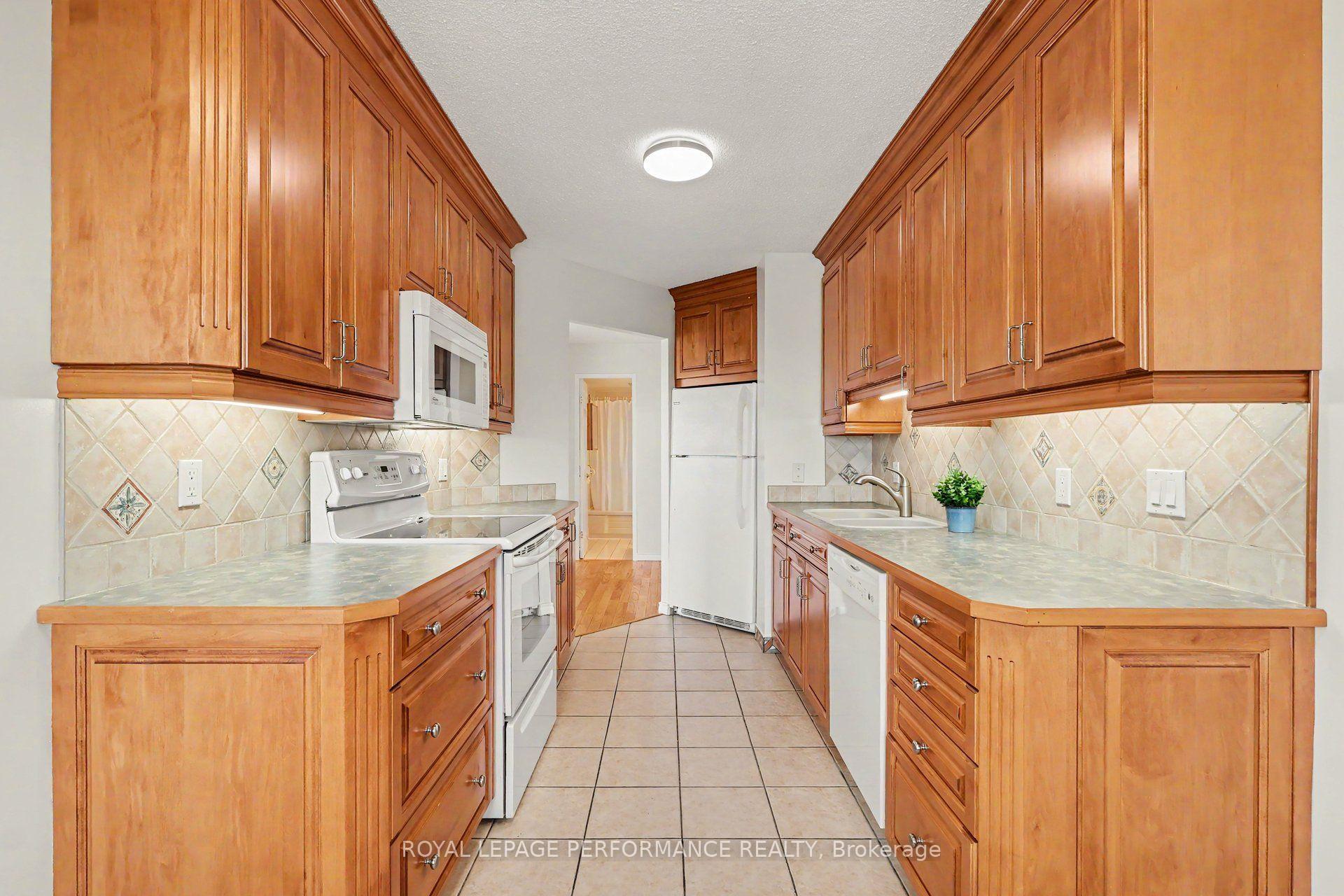 Photo 8 of Unit 2702, 545 St Laurent Boulevard, Ottawa, Viscount Alexander Park — HOMEH
