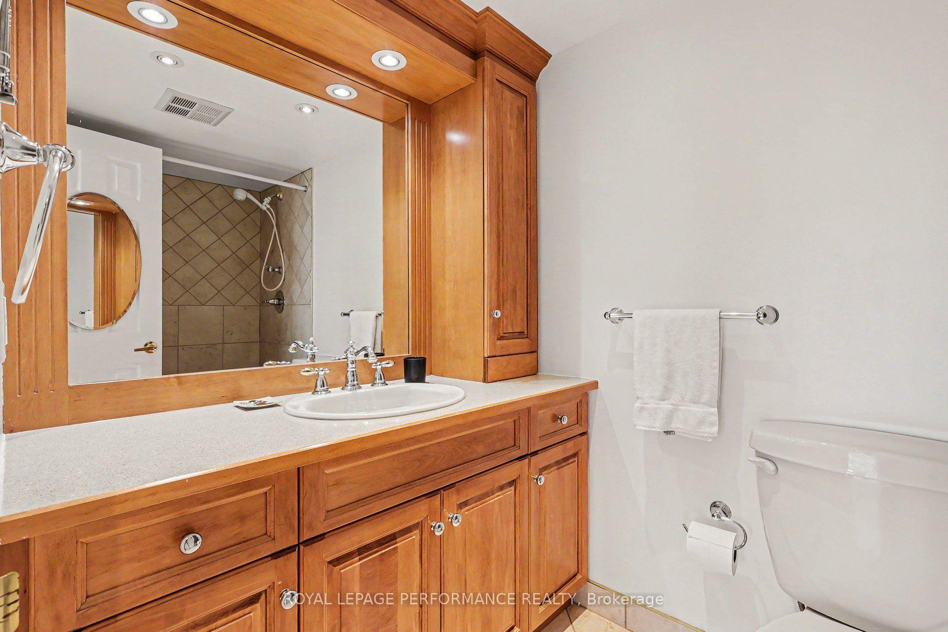 Photo 11 of Unit 2702, 545 St Laurent Boulevard, Ottawa, Viscount Alexander Park — HOMEH
