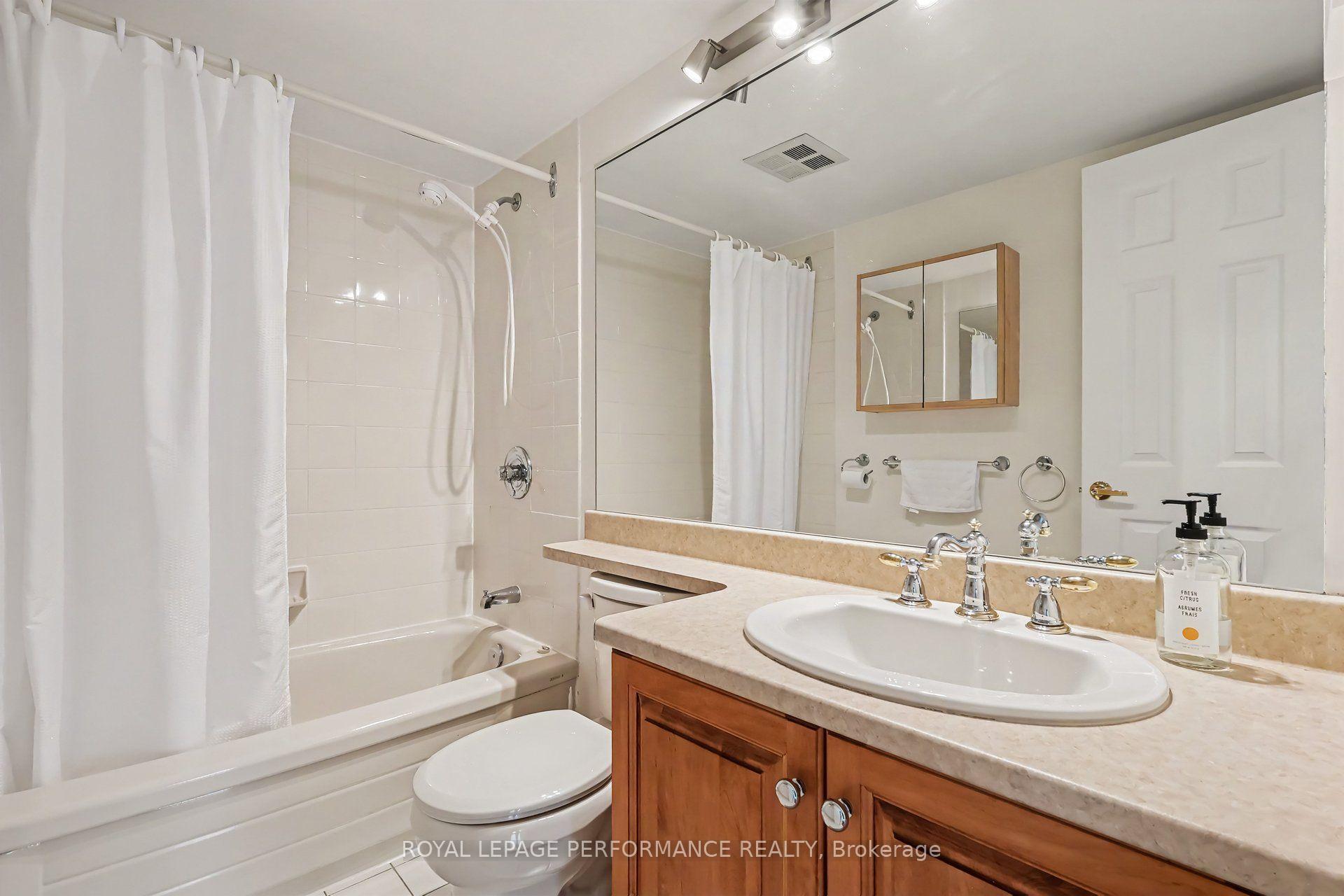 Photo 13 of Unit 2702, 545 St Laurent Boulevard, Ottawa, Viscount Alexander Park — HOMEH