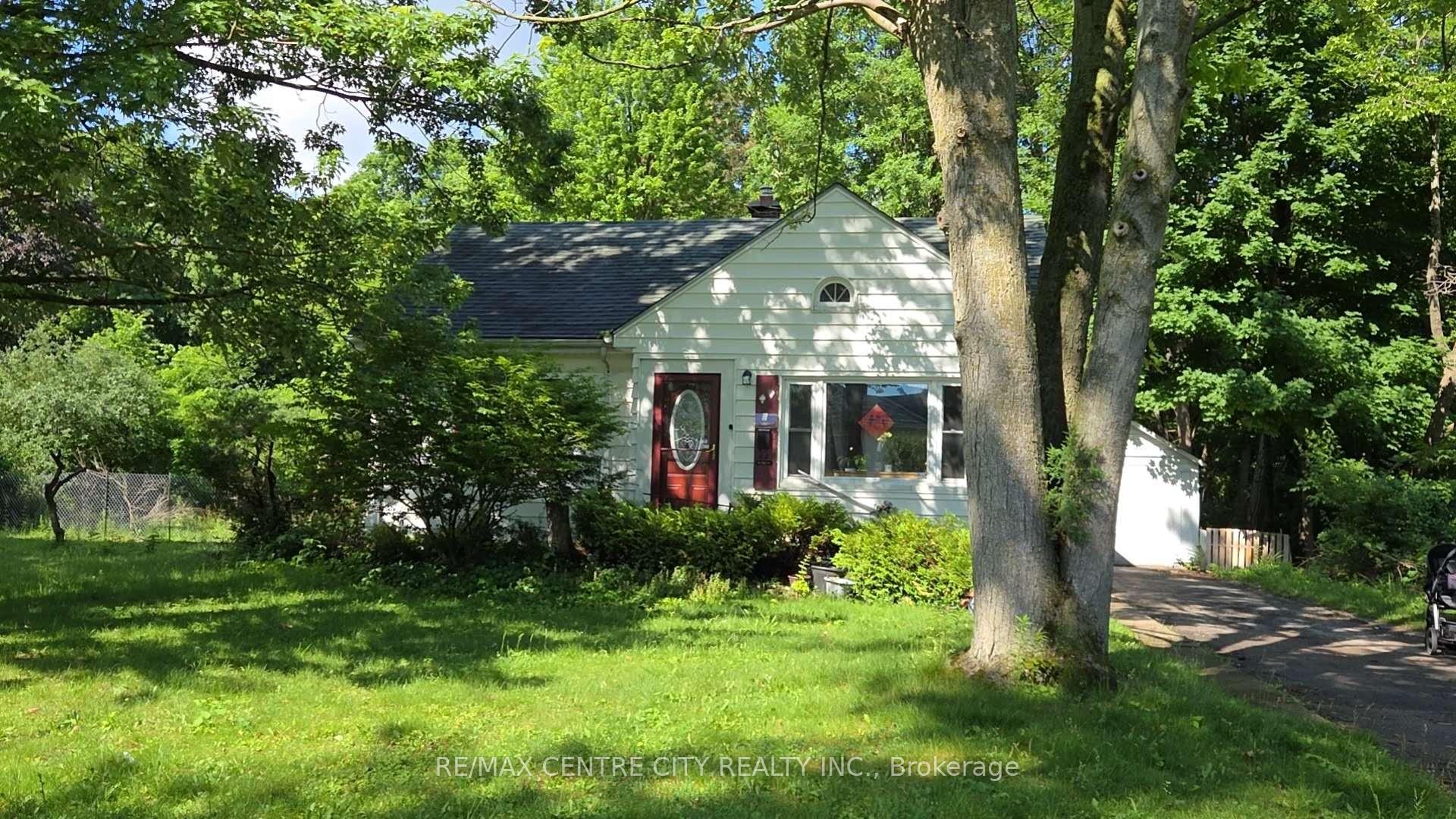 Front of 1473 Oakdale Street