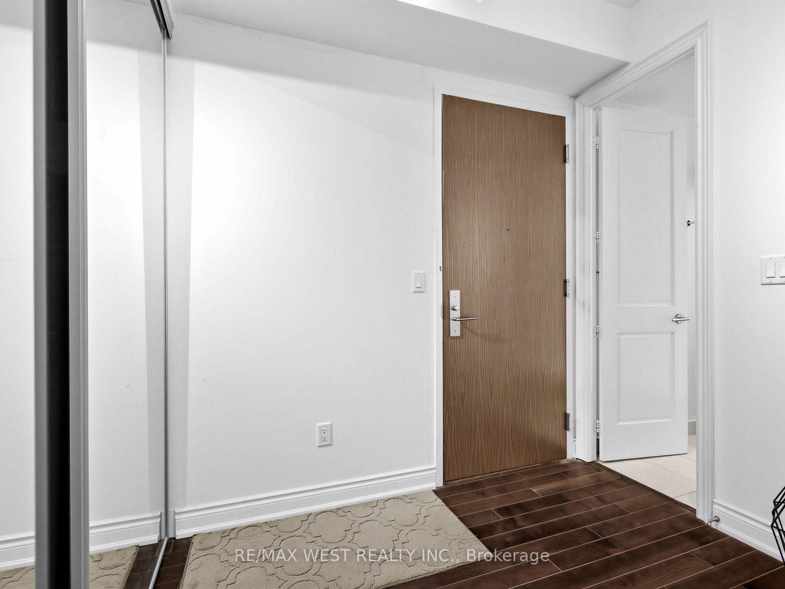 Photo 2 of Unit 7201, 388 Yonge Street, Toronto, Bay Street Corridor — HOMEH