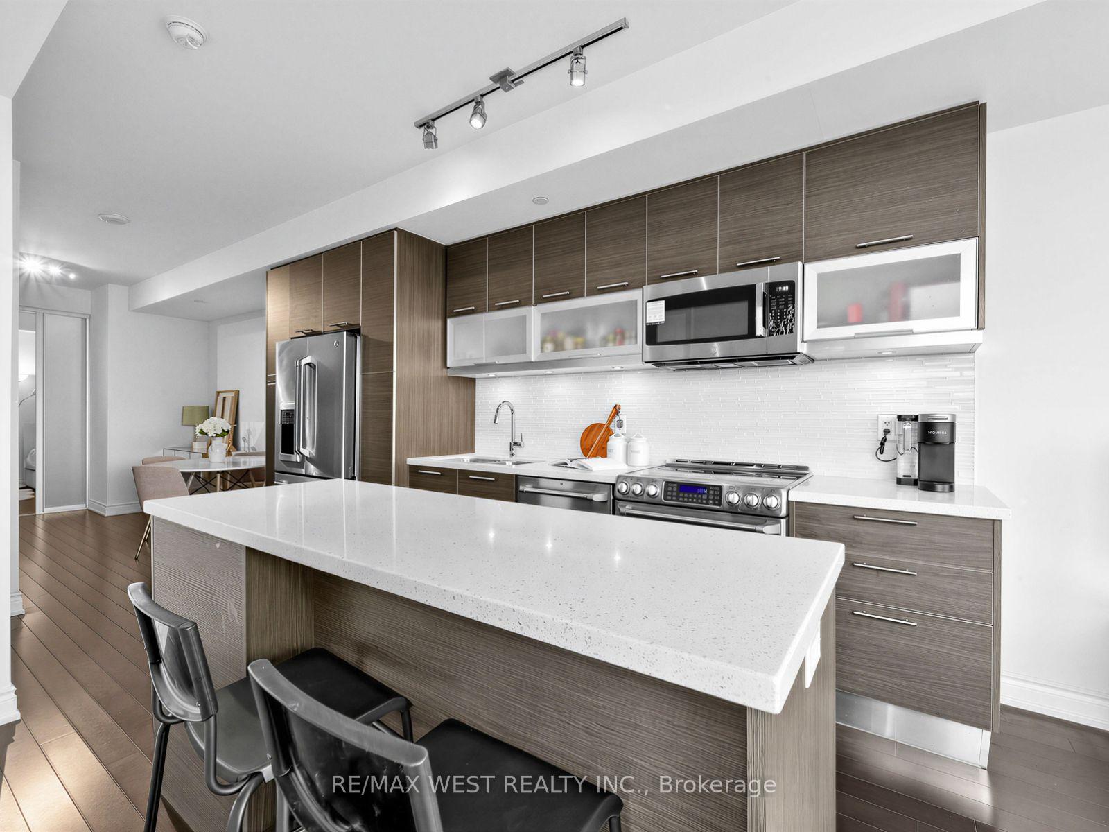 Photo 4 of Unit 7201, 388 Yonge Street, Toronto, Bay Street Corridor — HOMEH