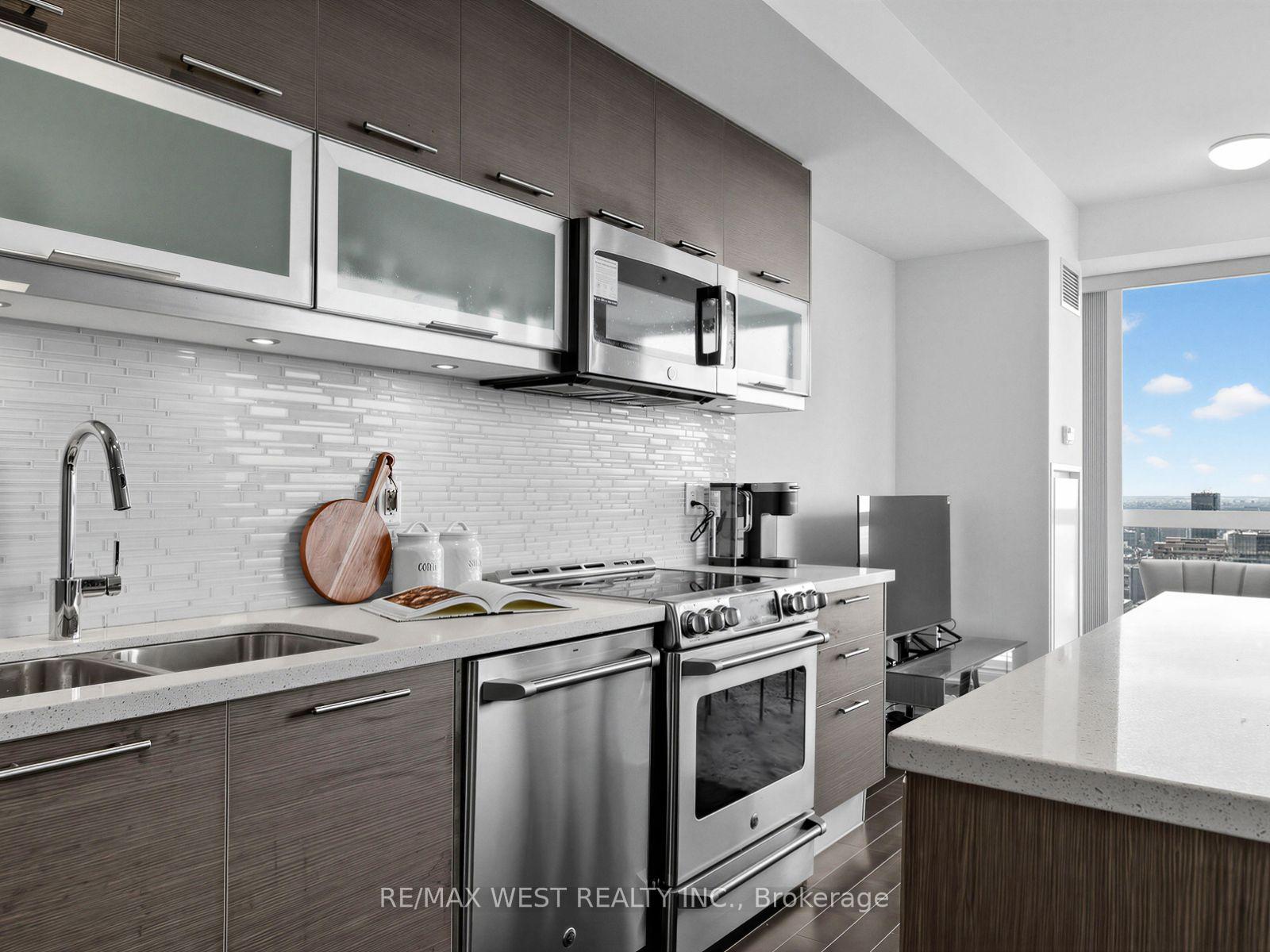 Photo 6 of Unit 7201, 388 Yonge Street, Toronto, Bay Street Corridor — HOMEH