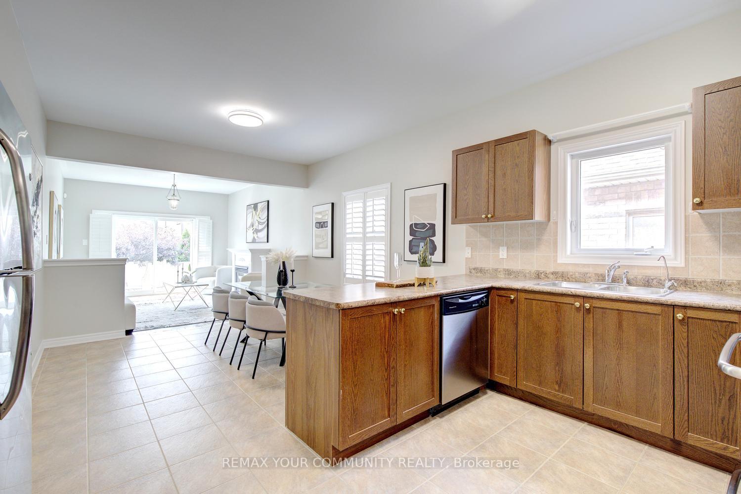 Photo 13 of 99 Lealinds Road, Vaughan, Patterson — HOMEH