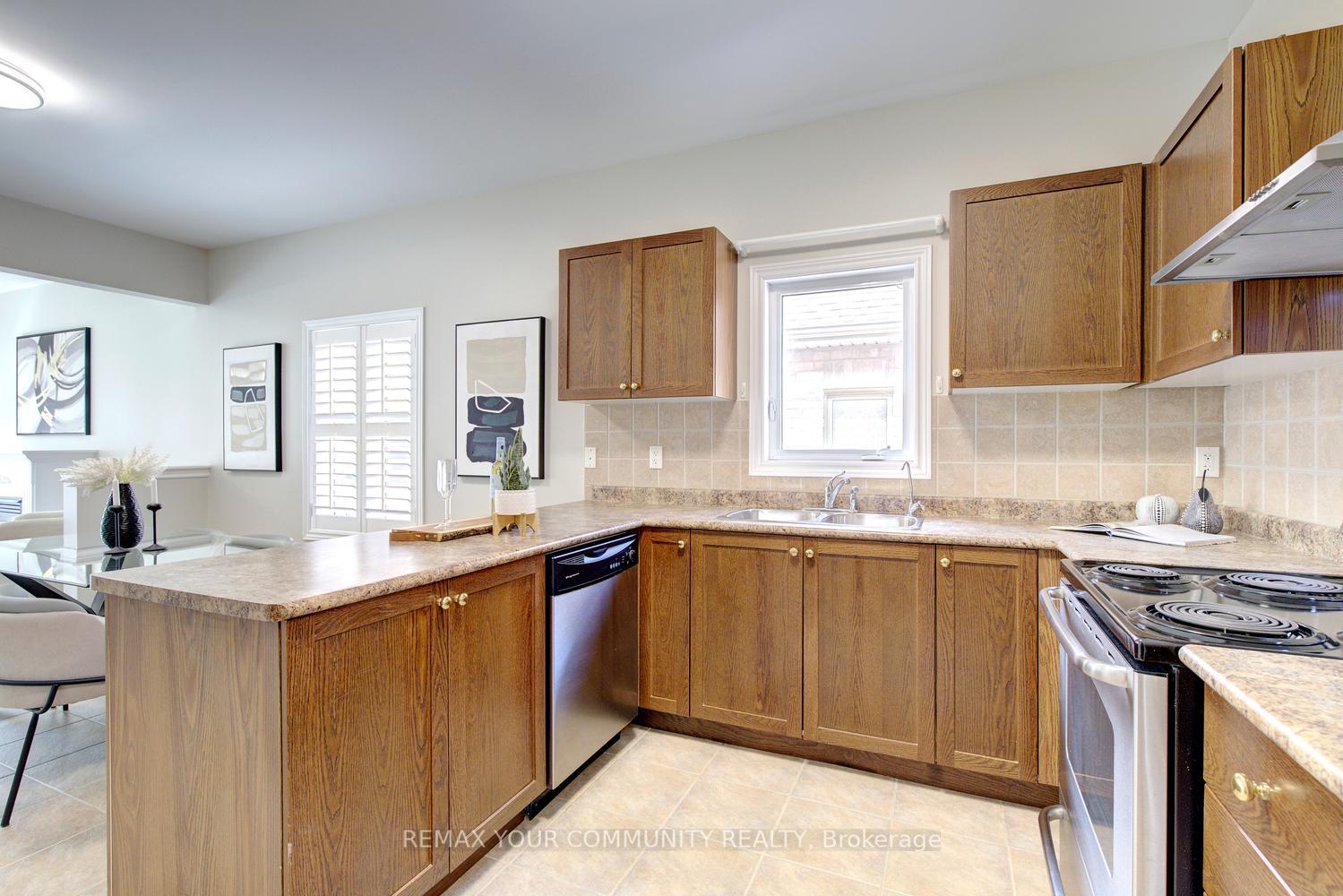 Photo 15 of 99 Lealinds Road, Vaughan, Patterson — HOMEH