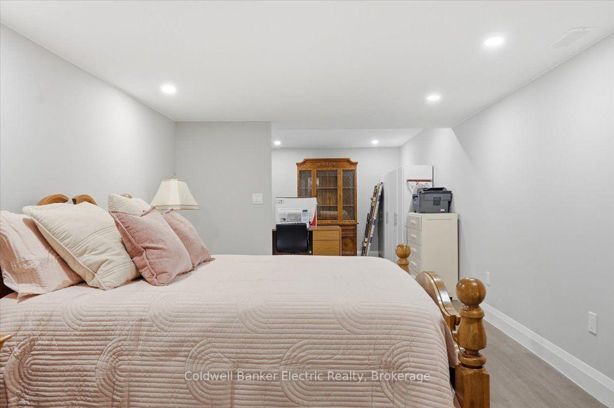Photo 40 of Unit 13, 877 Wentworth Street, Peterborough, Otonabee Ward 1 — HOMEH