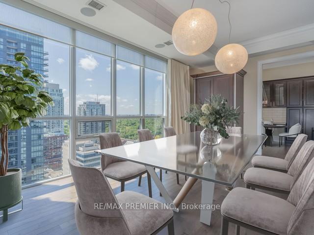 Photo 4 of Unit 2315, 70 Roehampton Avenue, Toronto, Mount Pleasant West — HOMEH