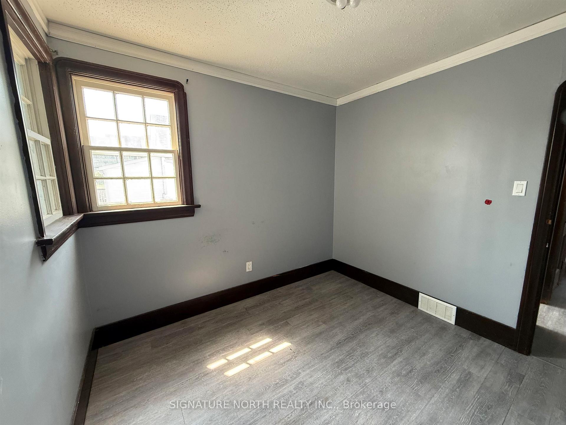 Photo 17 of 232 McKellar Street S, Thunder Bay, McKeller Park — HOMEH