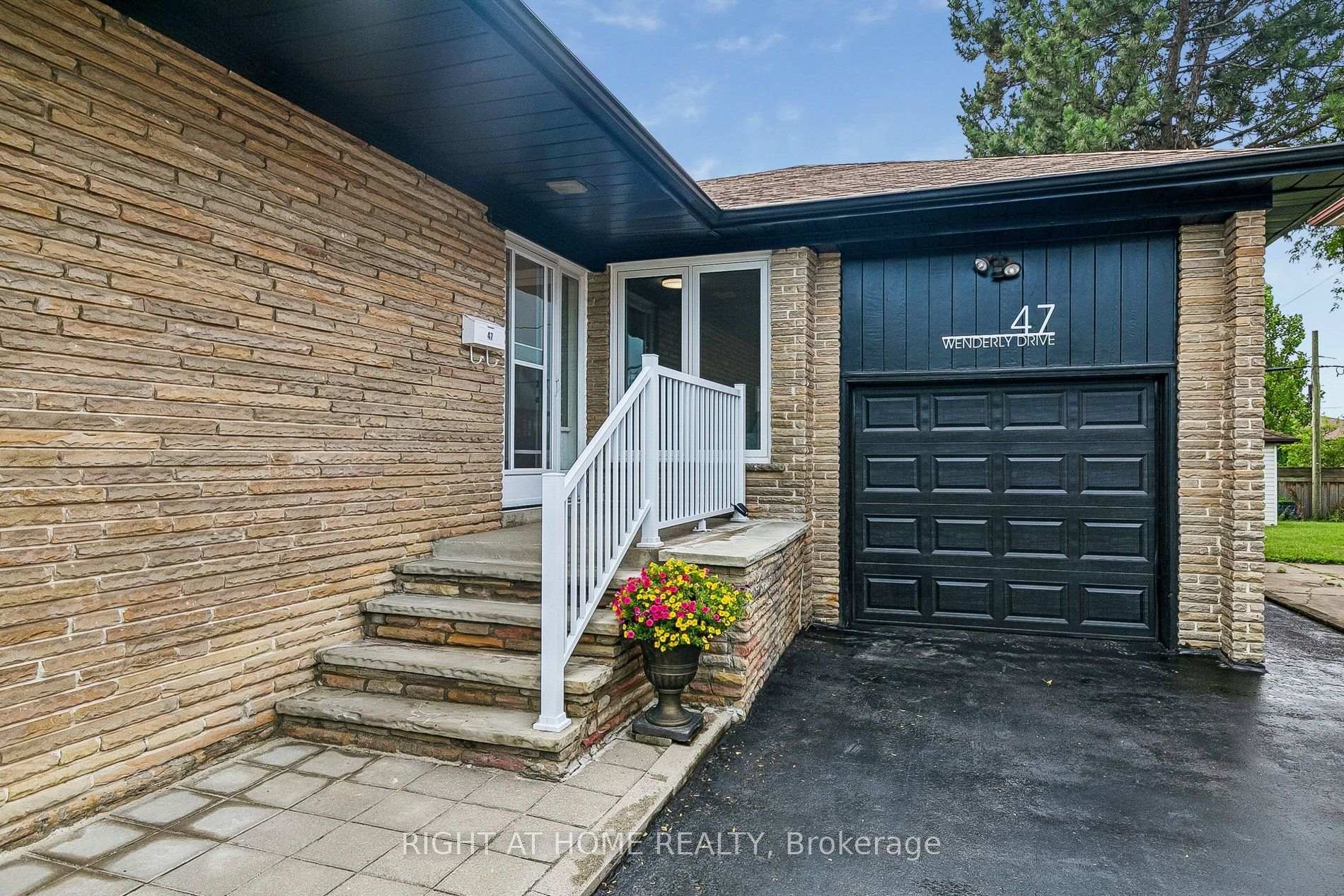 Photo 6 of 47 Wenderly Drive, North York, Yorkdale-Glen Park — HOMEH