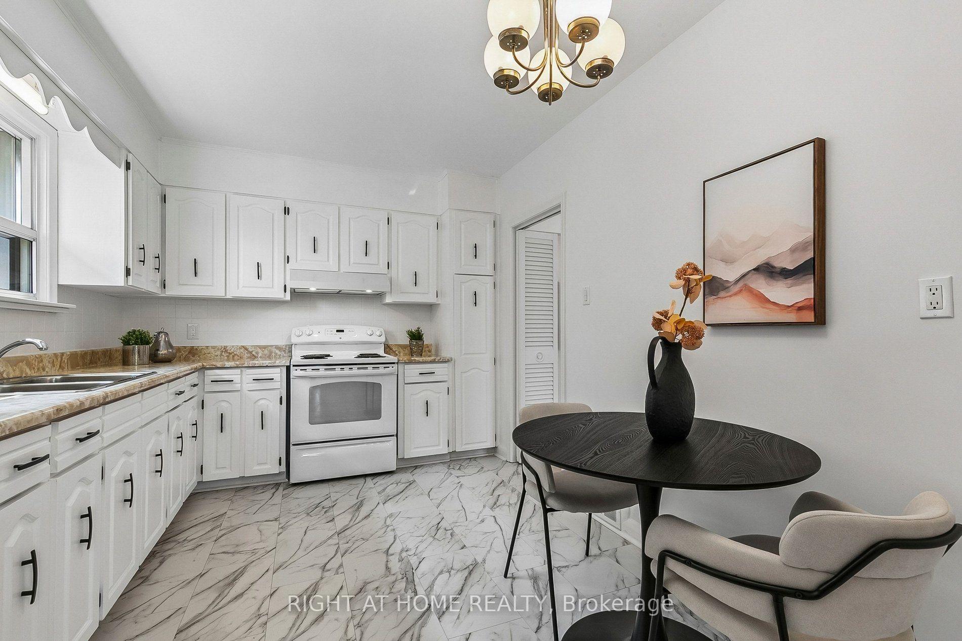 Photo 18 of 47 Wenderly Drive, North York, Yorkdale-Glen Park — HOMEH