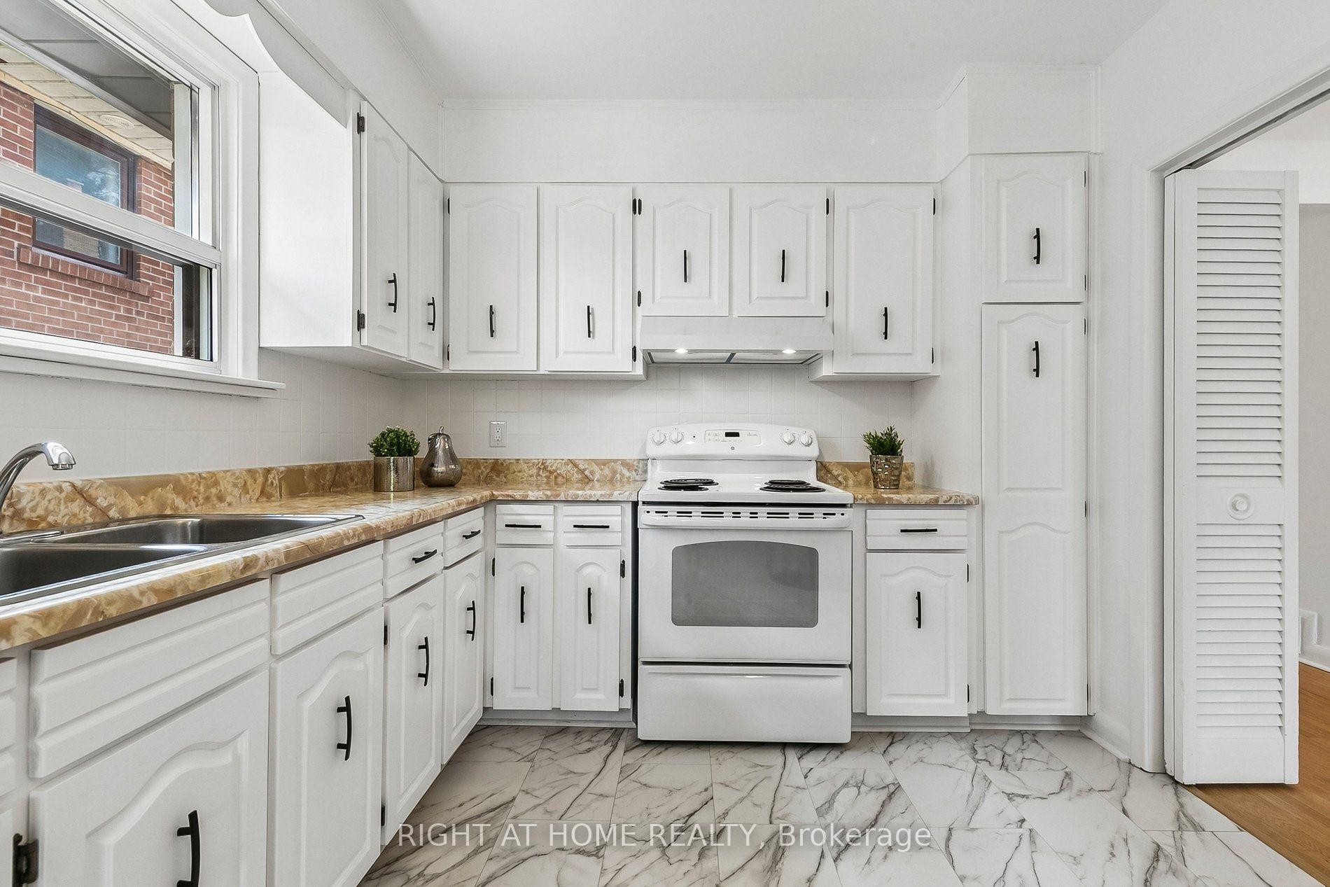 Photo 20 of 47 Wenderly Drive, North York, Yorkdale-Glen Park — HOMEH
