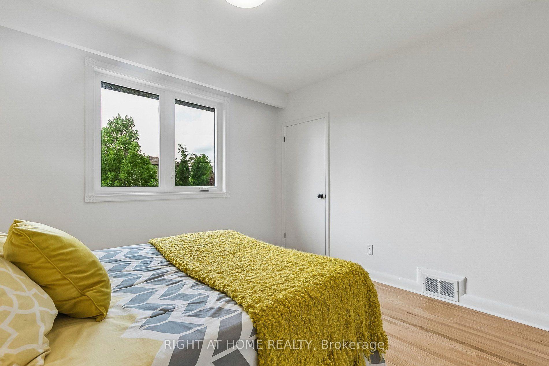 Photo 34 of 47 Wenderly Drive, North York, Yorkdale-Glen Park — HOMEH