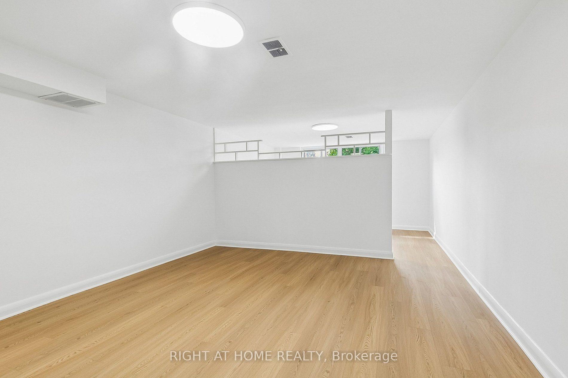 Photo 36 of 47 Wenderly Drive, North York, Yorkdale-Glen Park — HOMEH