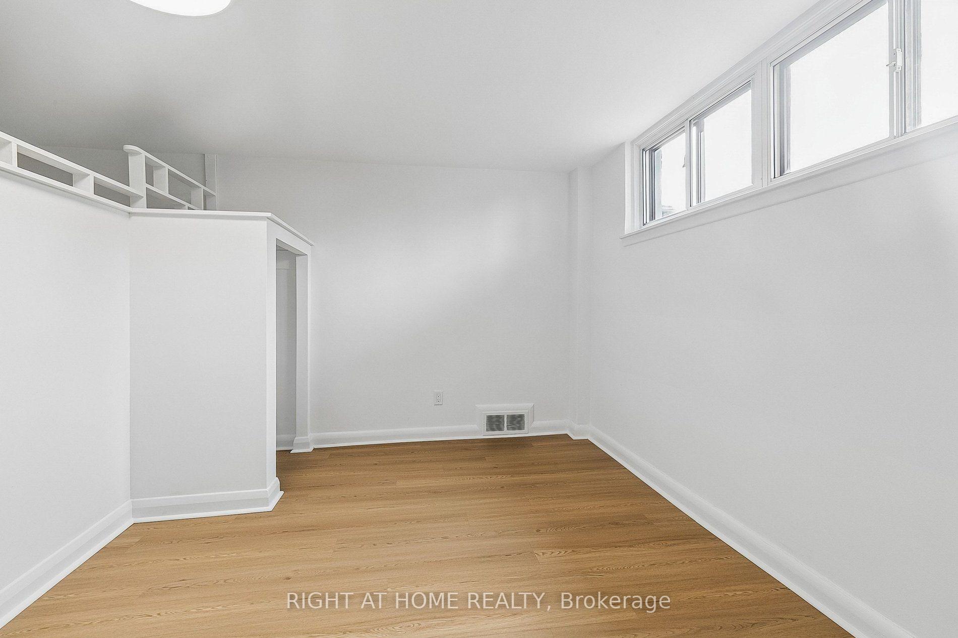 Photo 38 of 47 Wenderly Drive, North York, Yorkdale-Glen Park — HOMEH
