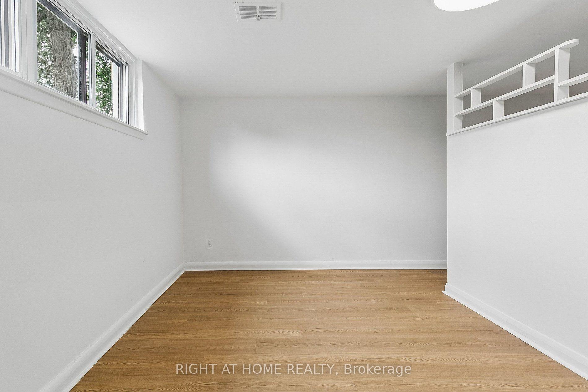 Photo 39 of 47 Wenderly Drive, North York, Yorkdale-Glen Park — HOMEH