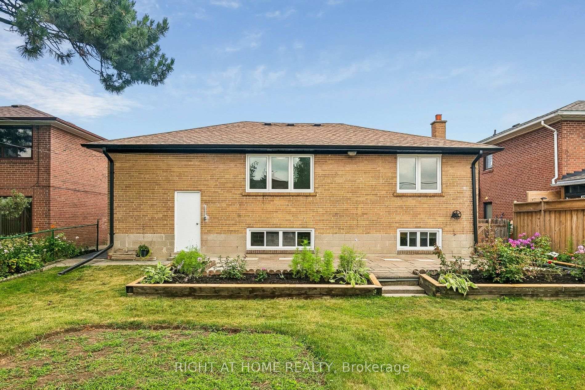 Photo 48 of 47 Wenderly Drive, North York, Yorkdale-Glen Park — HOMEH