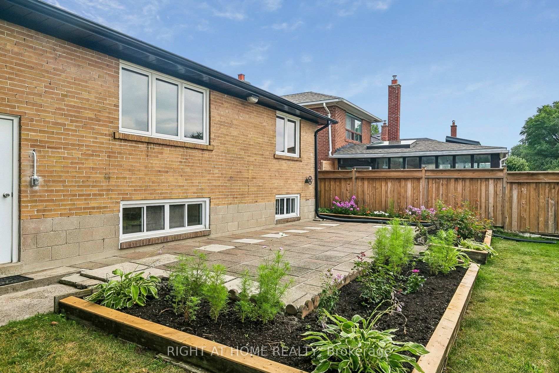 Photo 49 of 47 Wenderly Drive, North York, Yorkdale-Glen Park — HOMEH