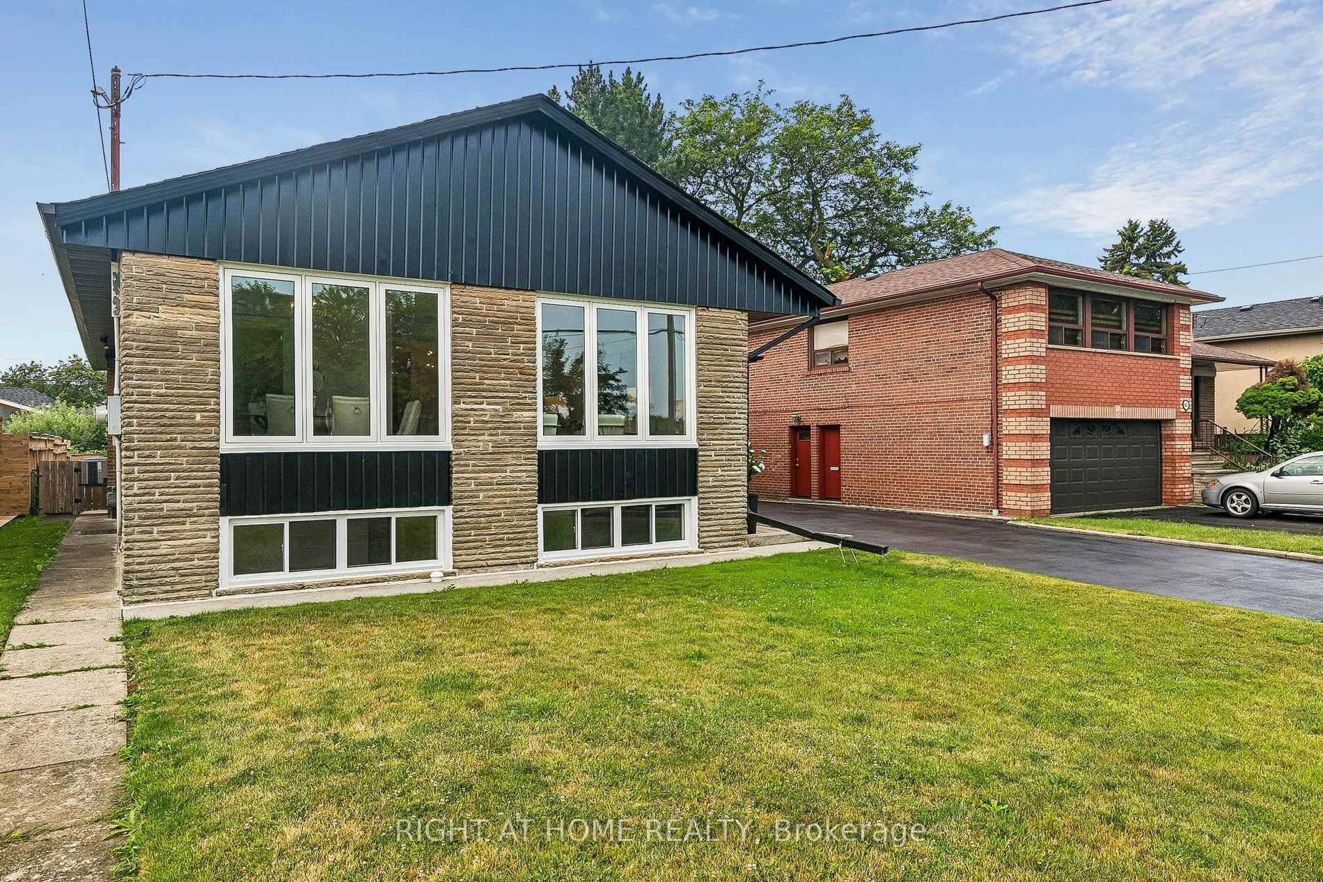 Photo 53 of 47 Wenderly Drive, North York, Yorkdale-Glen Park — HOMEH
