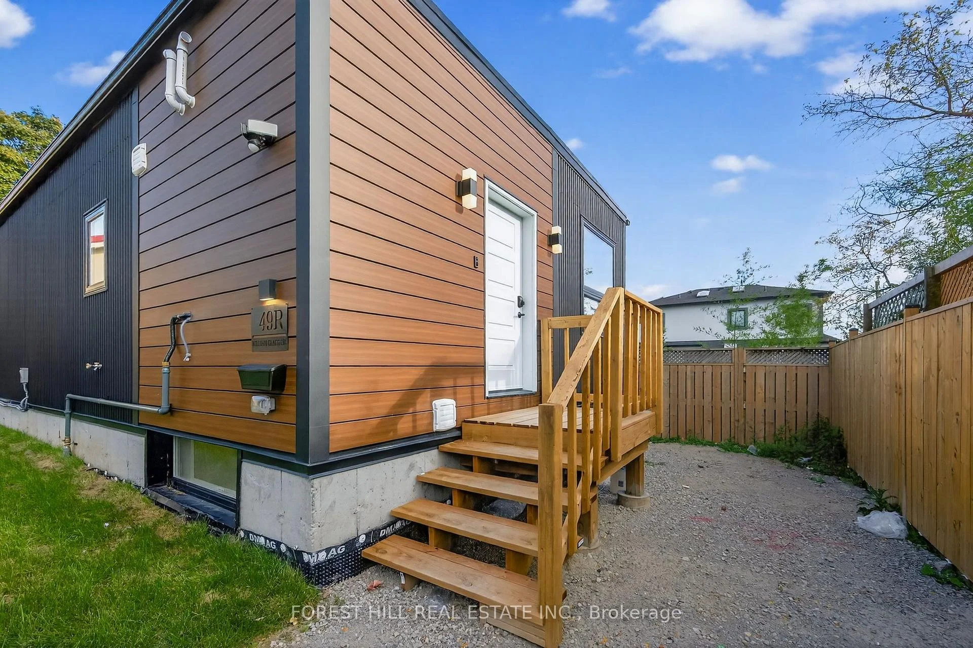 Front of Unit R - GARDEN, 42 Chatfield Drive