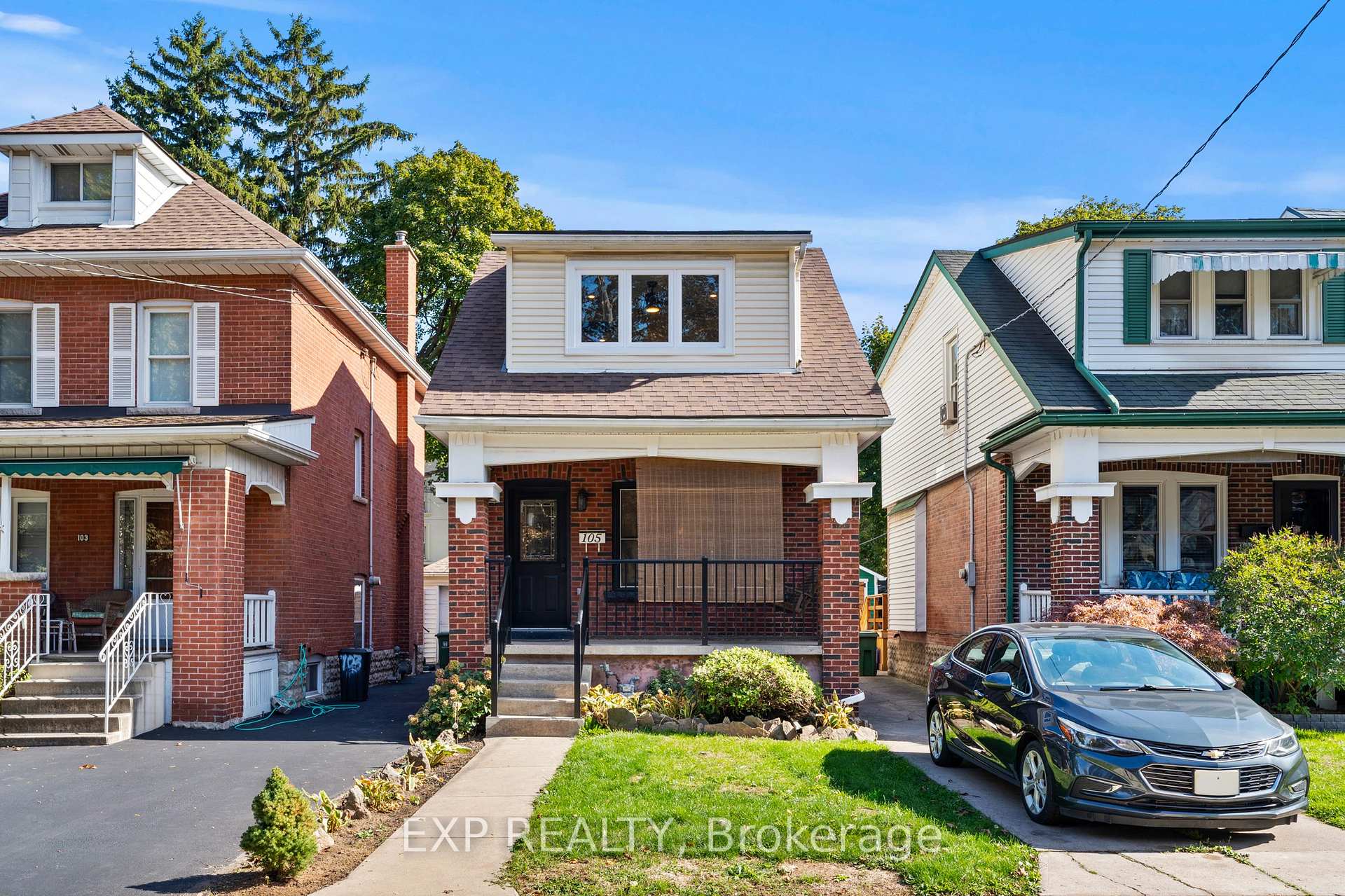 Photo 3 of 105 Rothsay Avenue, Hamilton, Delta — HOMEH